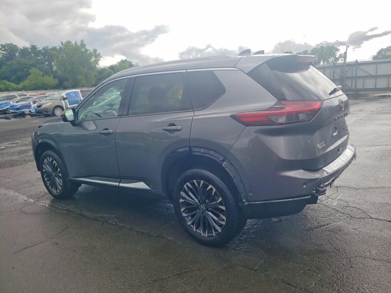 2026 Nissan Rogue Platinum - Image 2