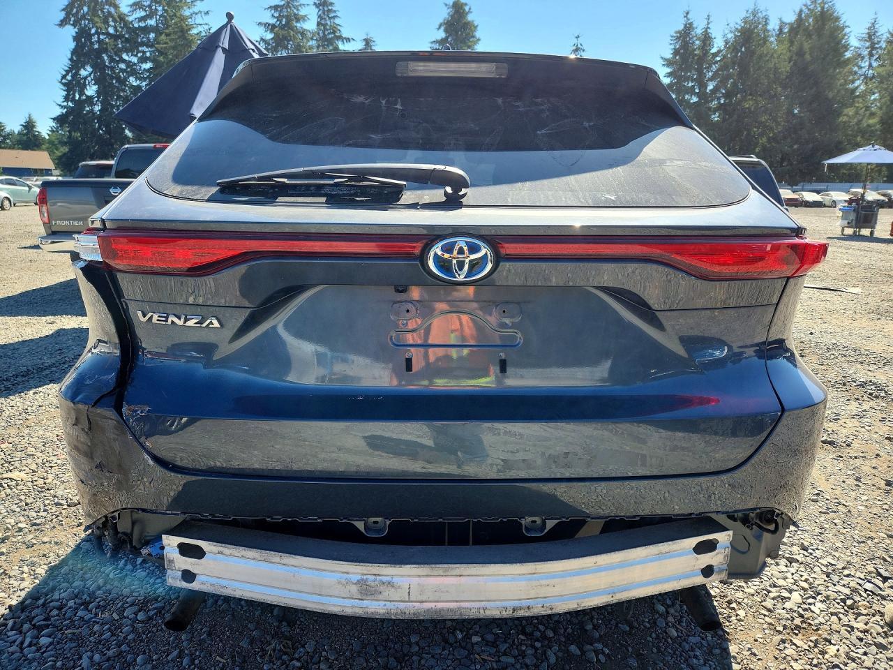 2022 Toyota Venza Le - Image 6