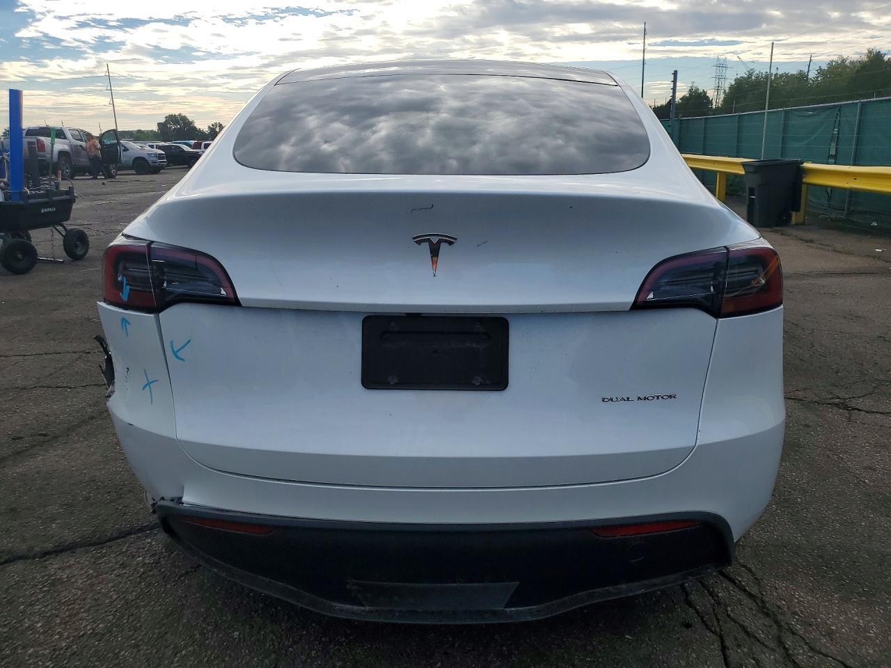 2023 Tesla Model Y - Фото 6