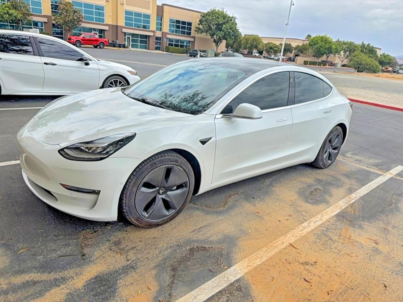 2020 Tesla Model 3 - Image 2