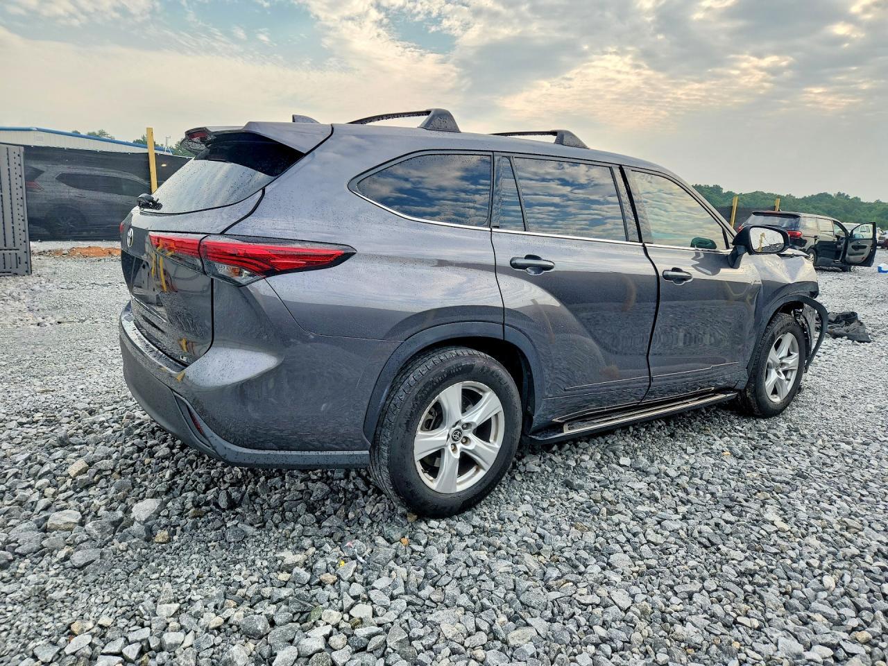 2021 Toyota Highlander Le - Фото 3