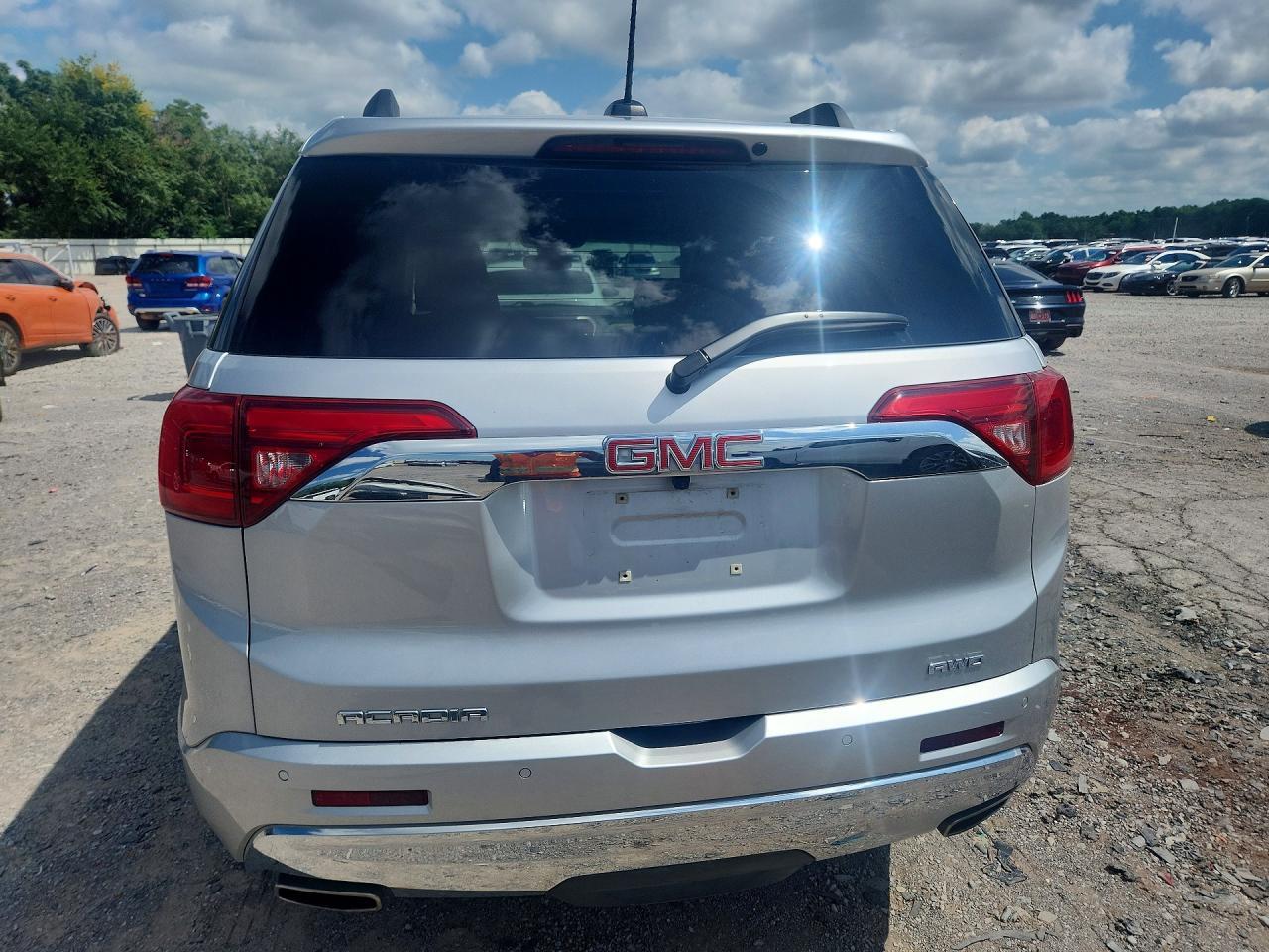 2017 GMC Acadia Denali - Image 6