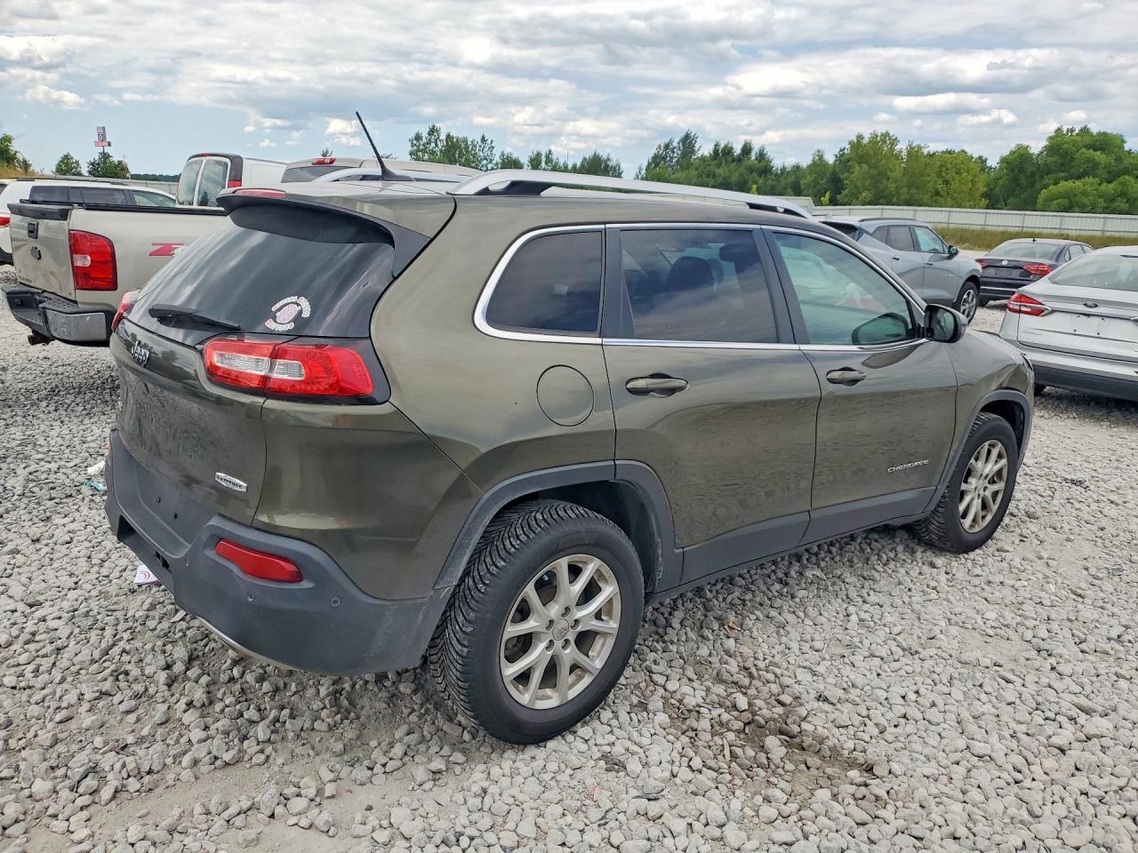 2015 Jeep Cherokee Latitude - Image 3