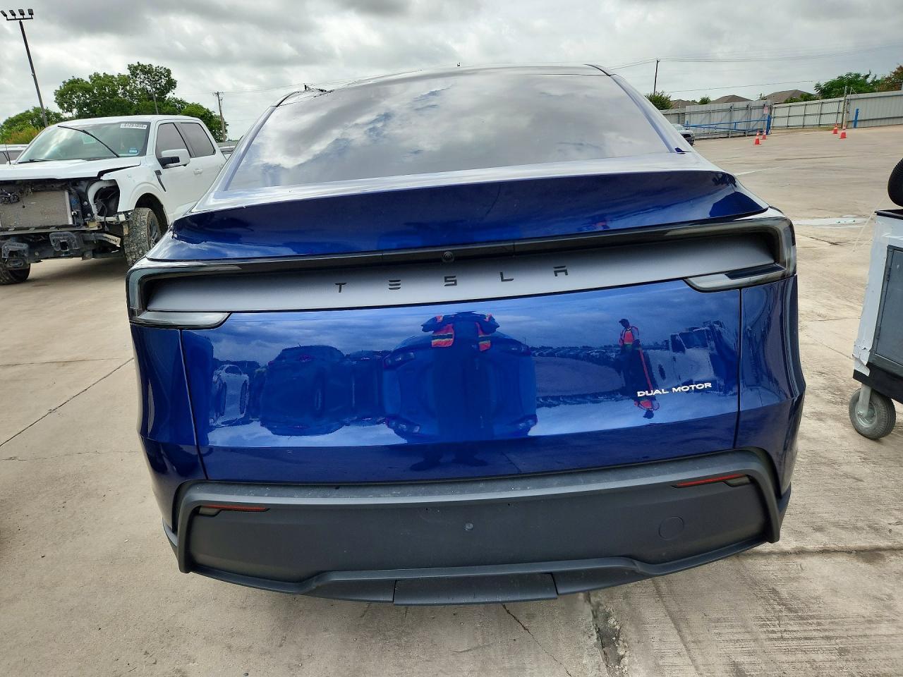 2026 Tesla Model Y - Фото 6
