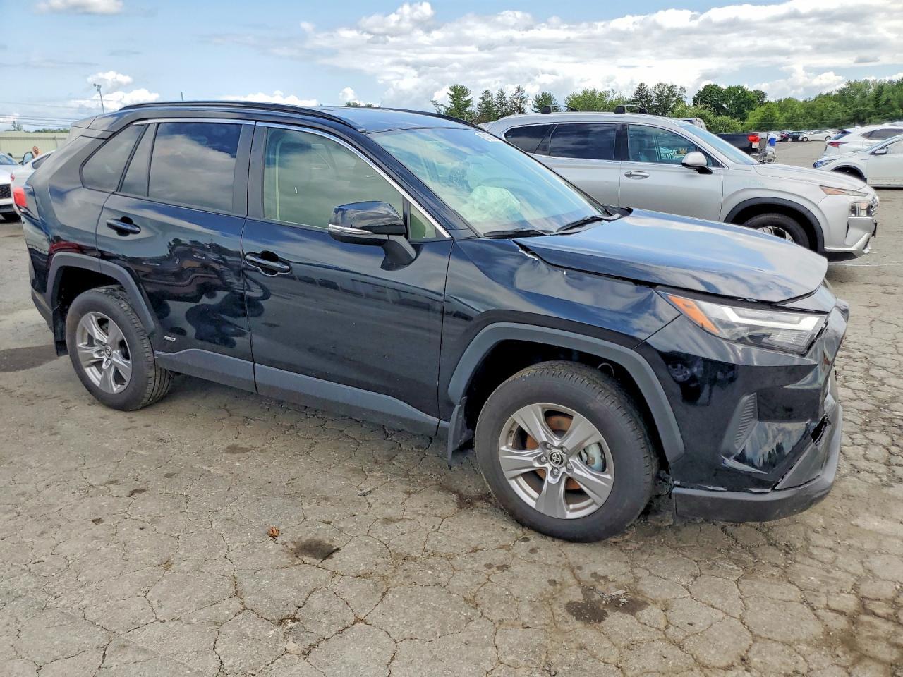 2025 Toyota Rav4 Xle - Image 4