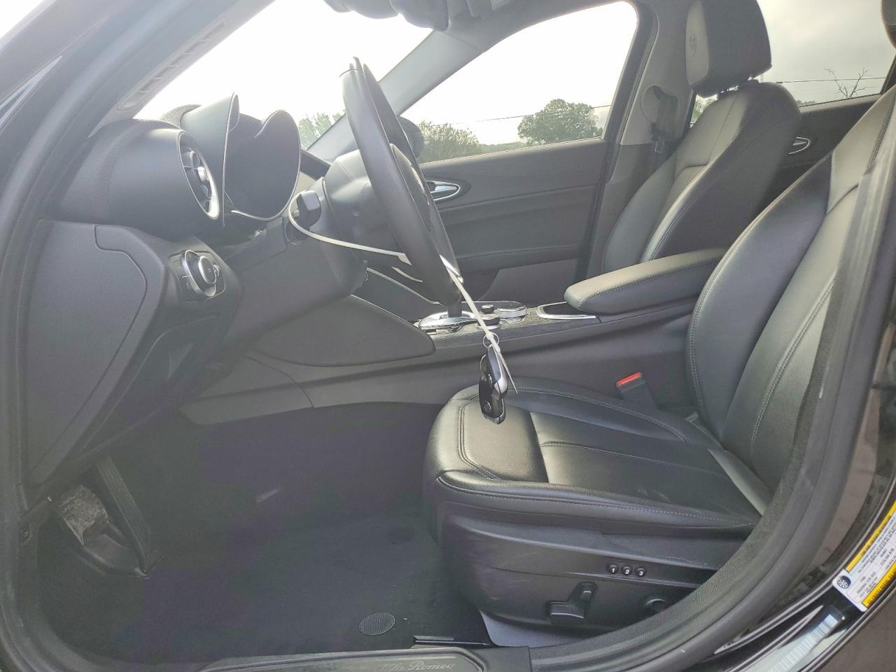 2020 Alfa Romeo Giulia - Image 7