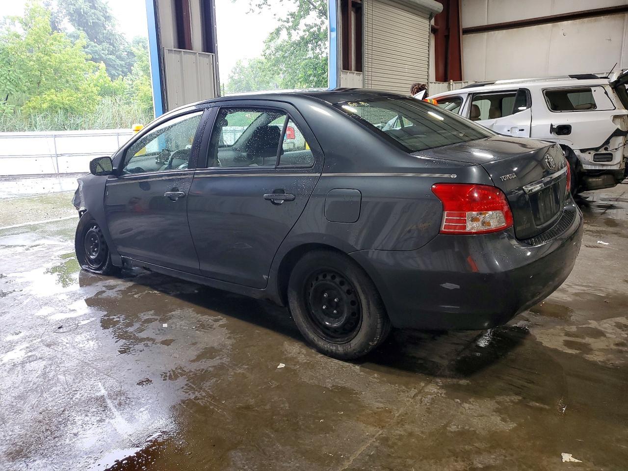 2010 Toyota Yaris Base - Фото 2