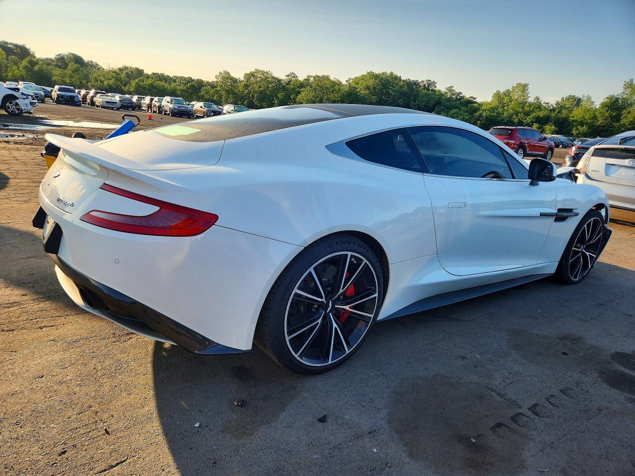 2014 Aston Martin Vanquish - Фото 3