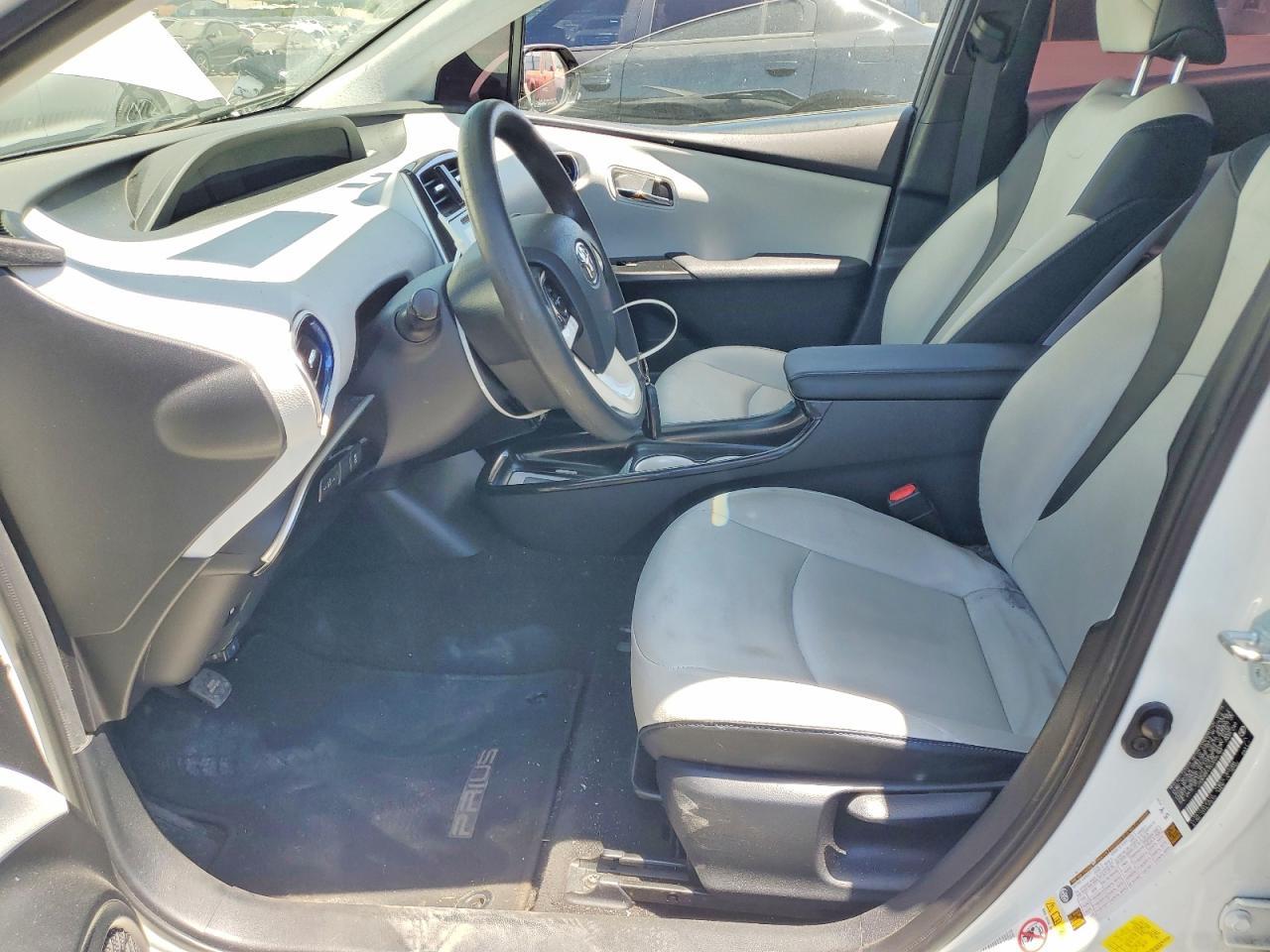 2016 Toyota Prius Three - Фото 7