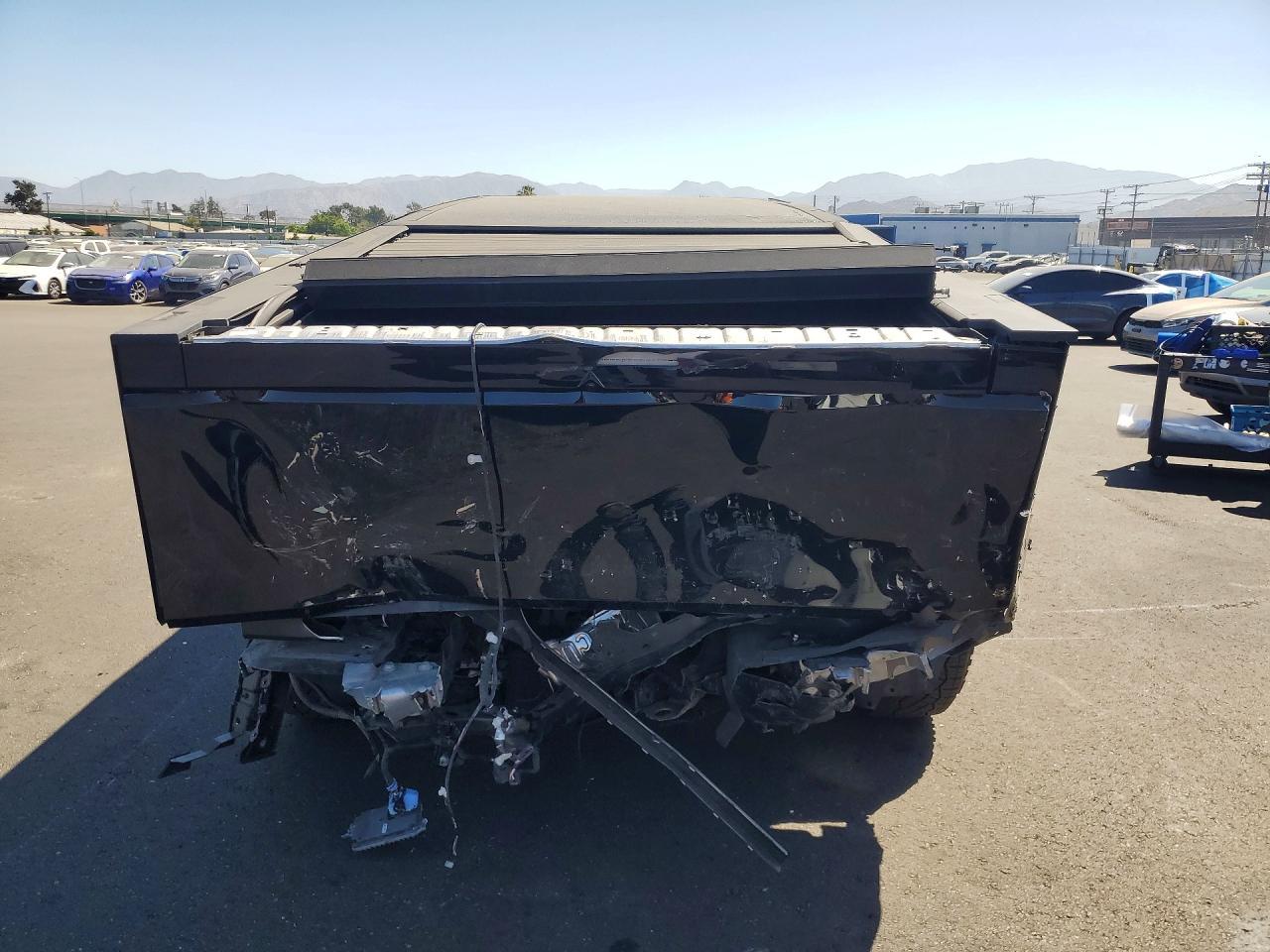 2025 Tesla Cybertruck - Фото 6