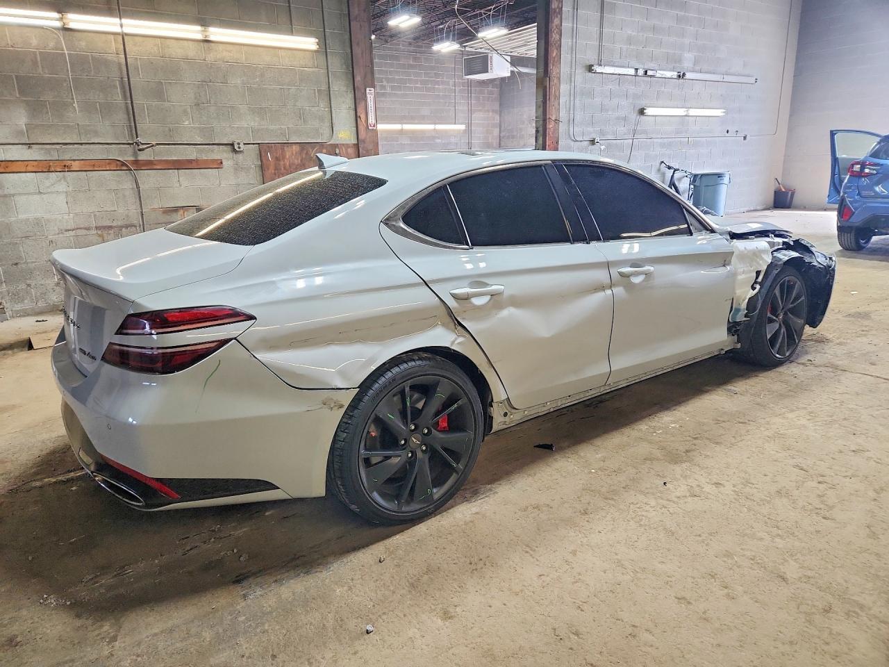 2022 Genesis G70 3.3T Standard - Фото 3