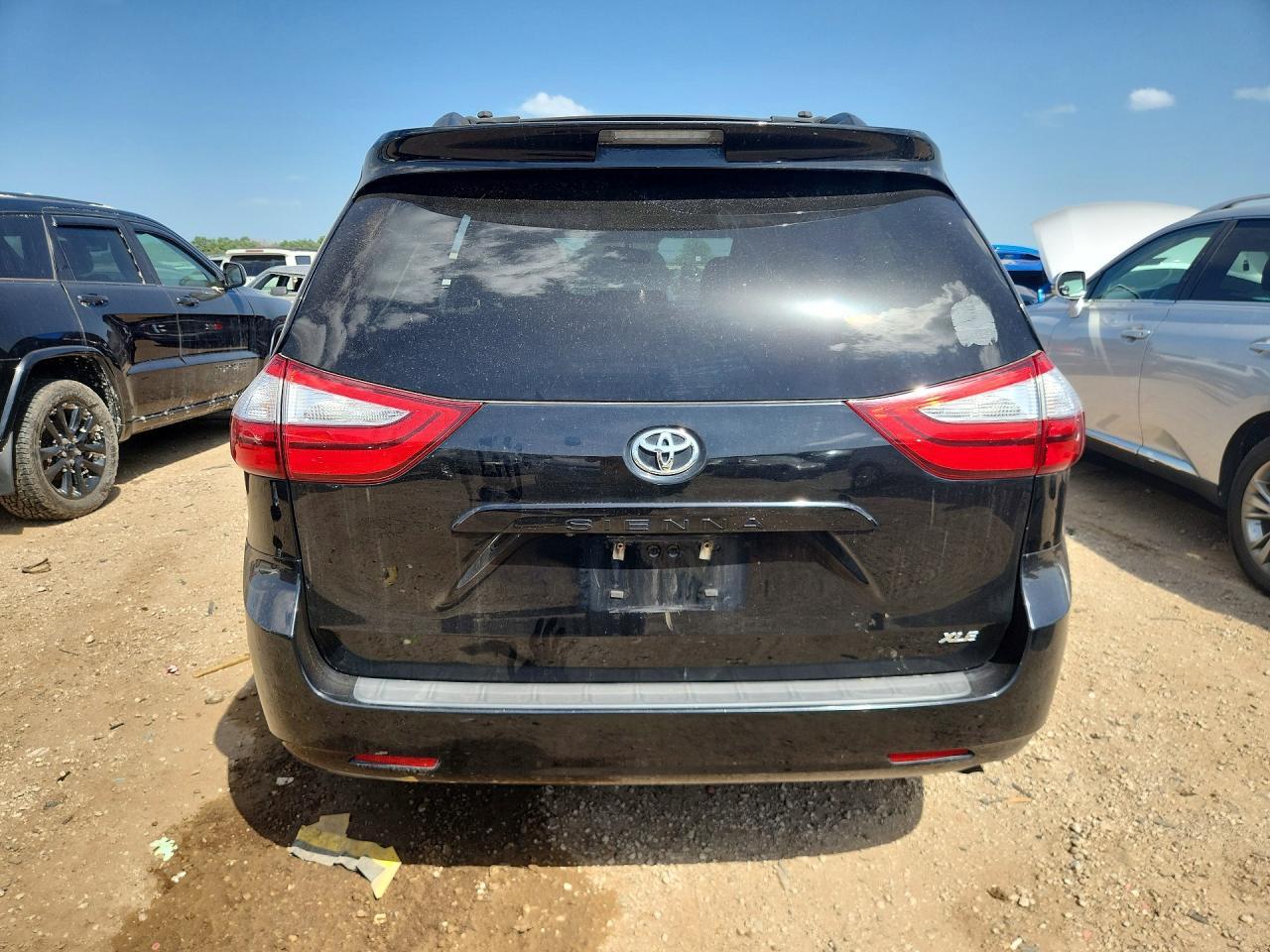 2017 Toyota Sienna Xle 8-Passenger - Фото 6