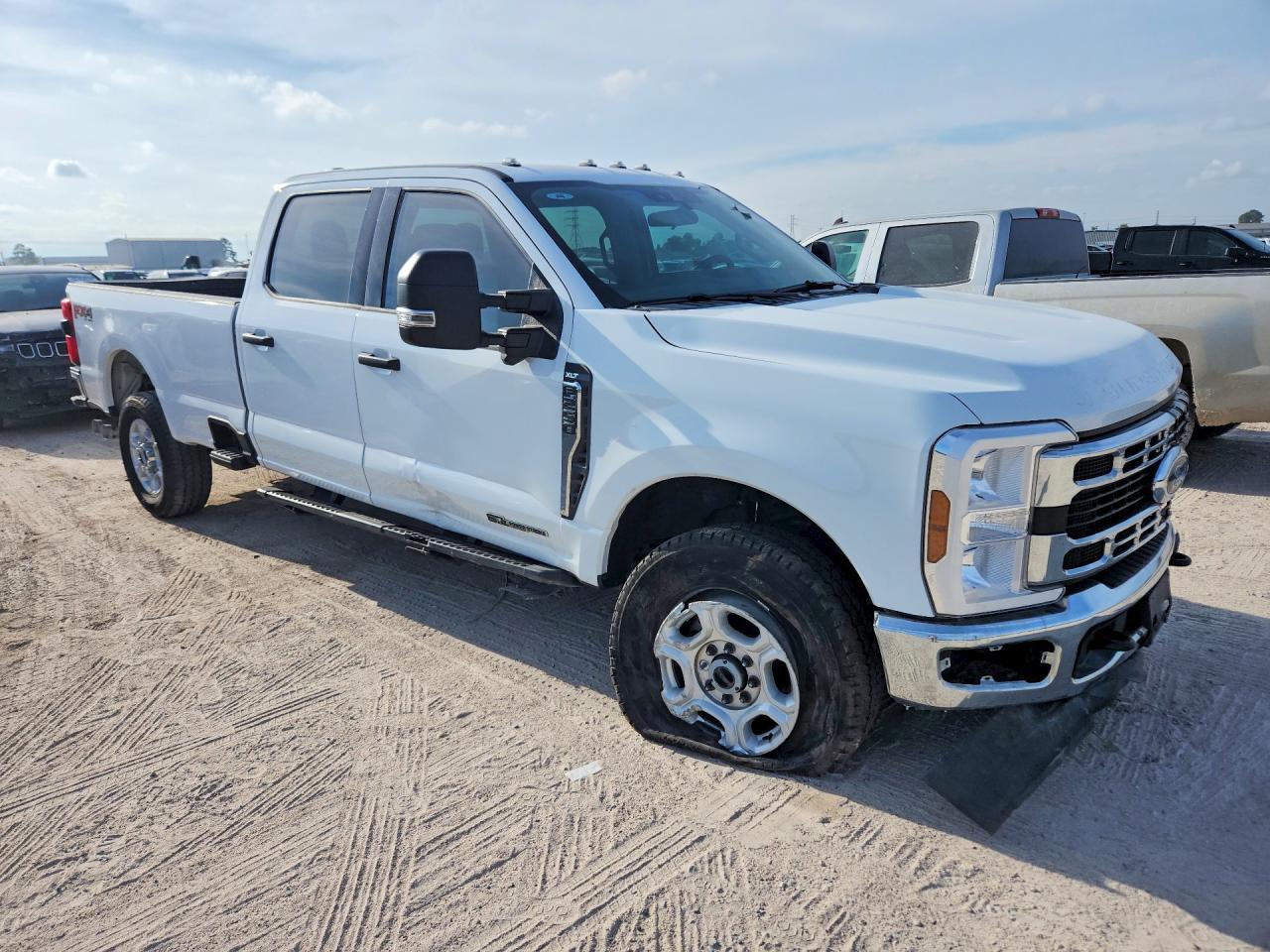 2025 Ford F250 Super Duty - Фото 4