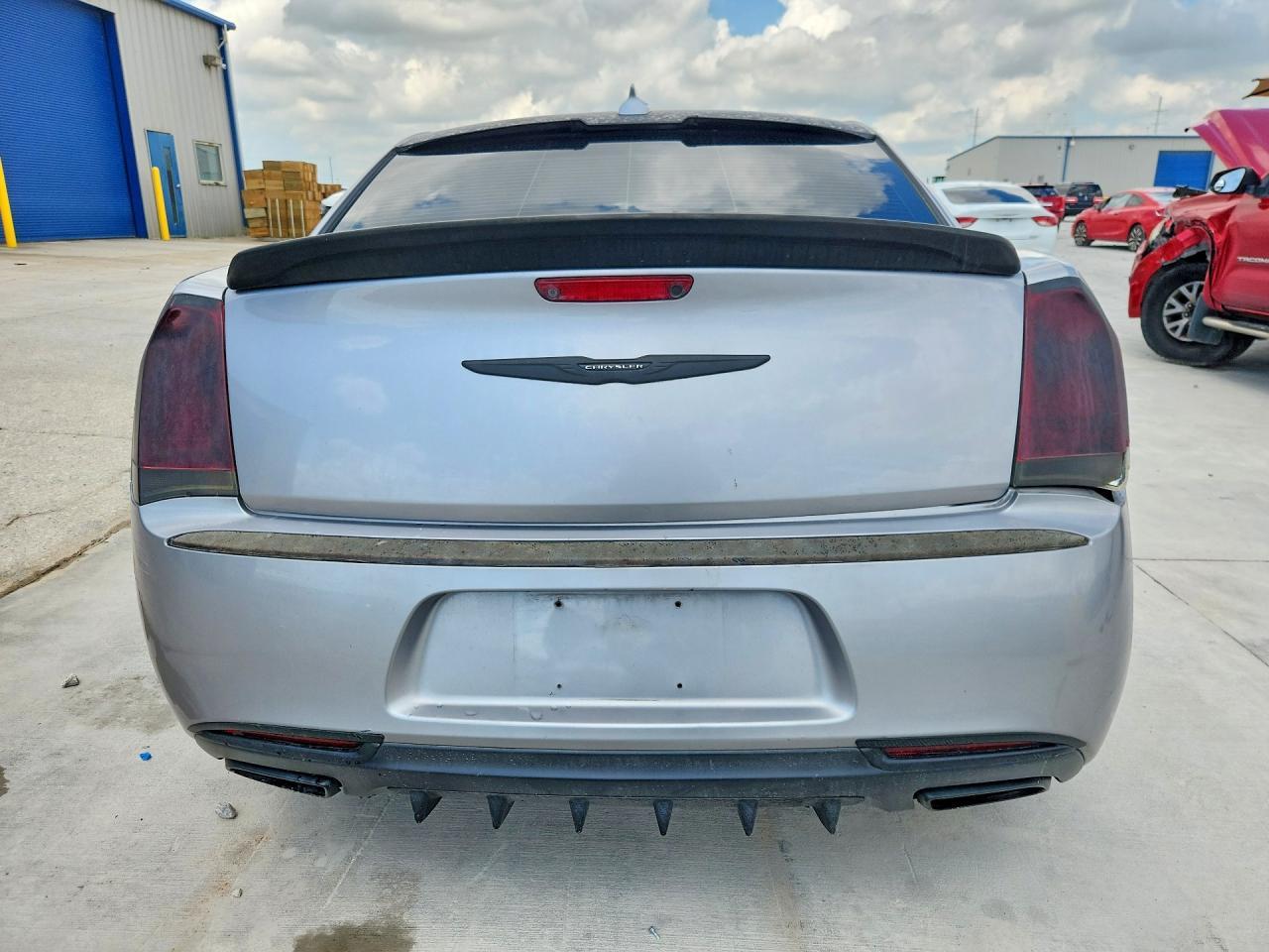 2016 Chrysler 300 Limited - Фото 6