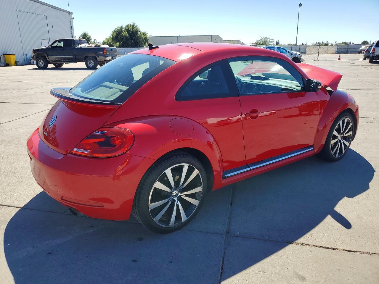 2012 Volkswagen Beetle Turbo - Фото 3