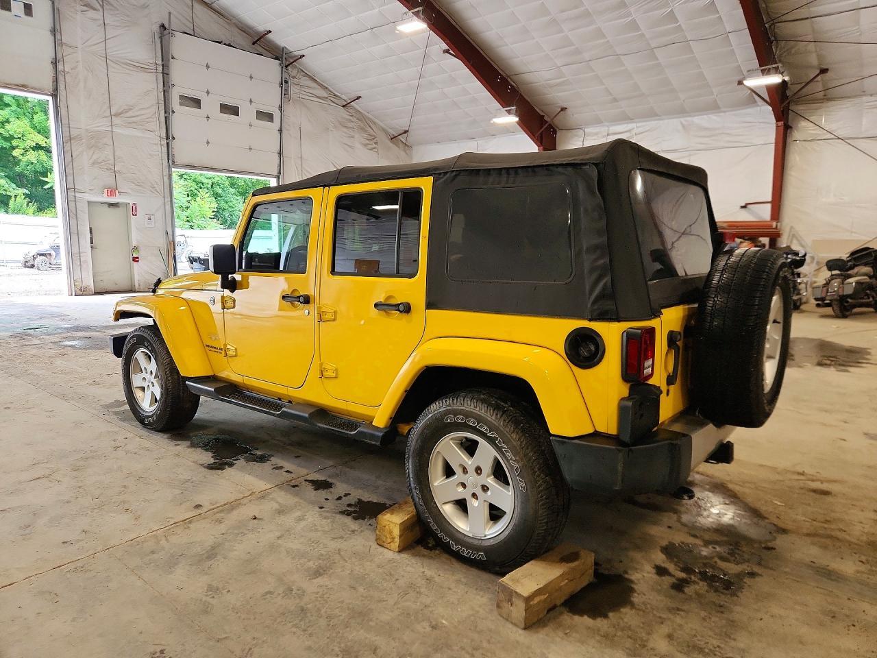 2015 Jeep Wrangler Unlimited Sahara - Image 2