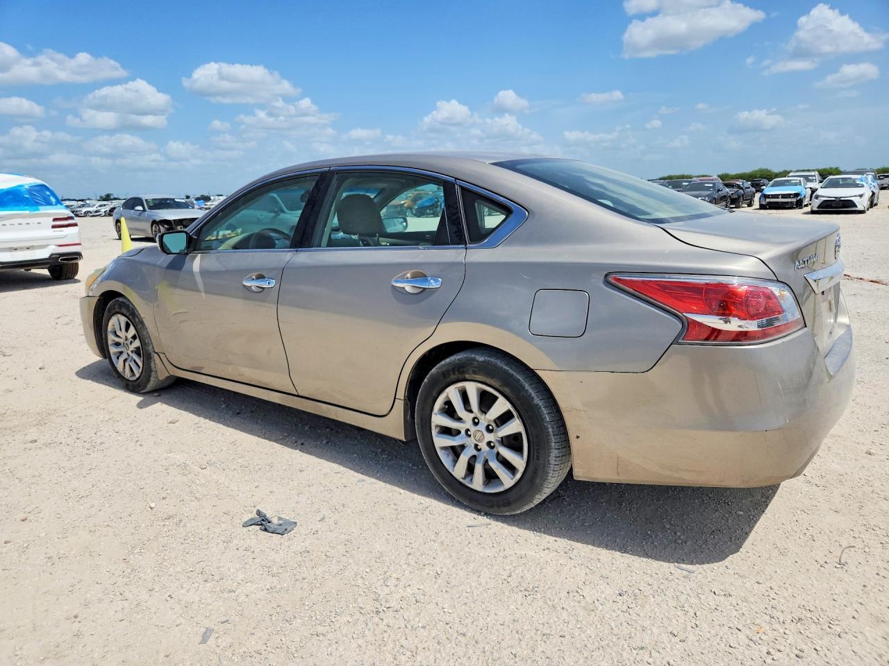 2015 Nissan Altima 2.5 S - Фото 2
