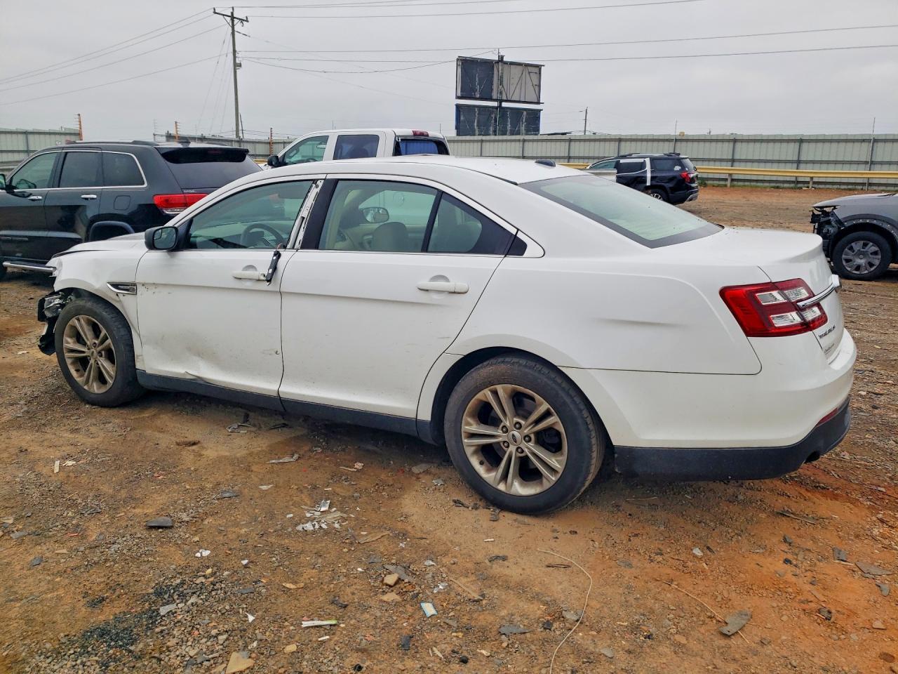 2018 Ford Taurus Se - Фото 2