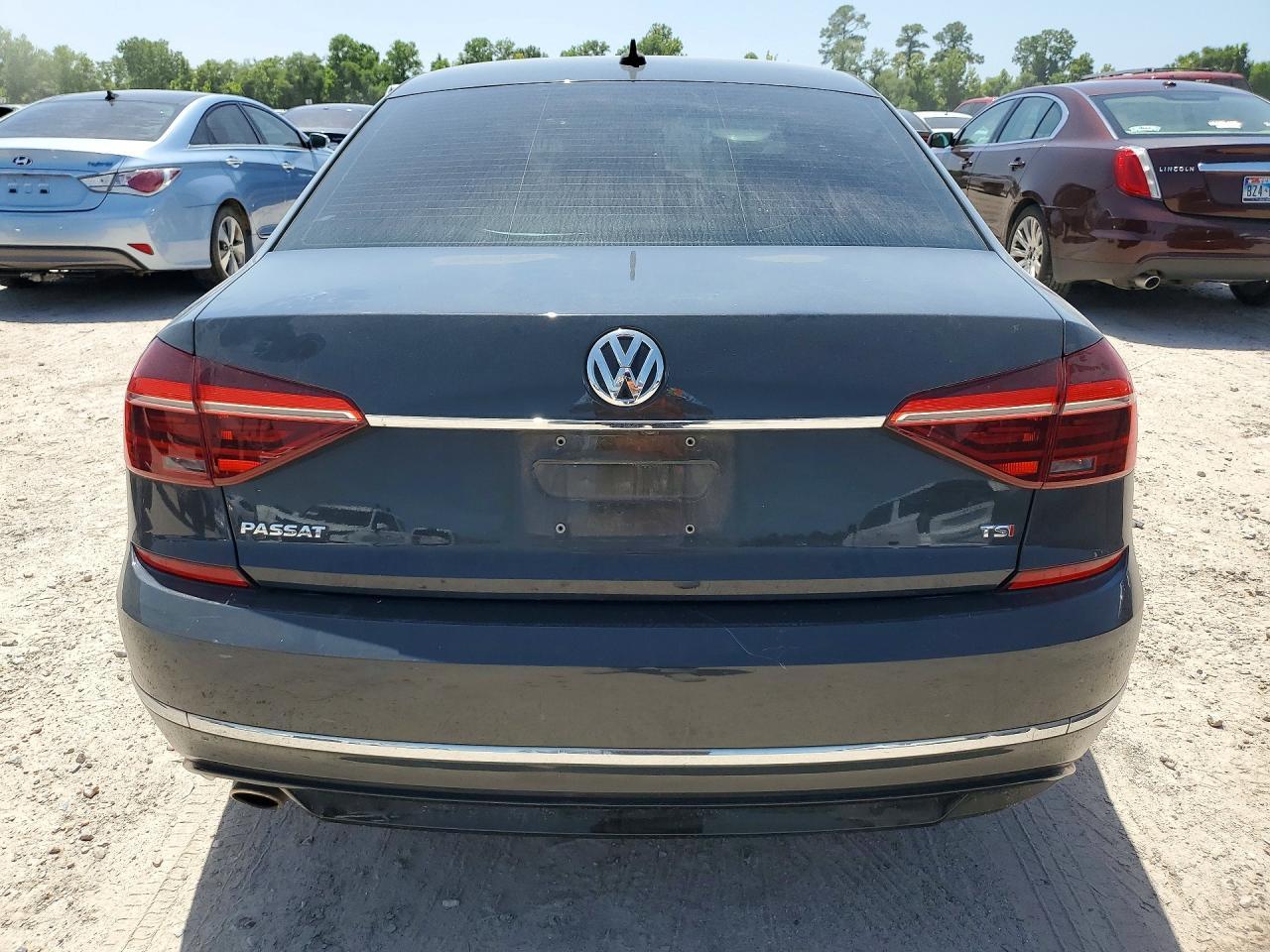 2017 Volkswagen Passat R-Line - Image 6