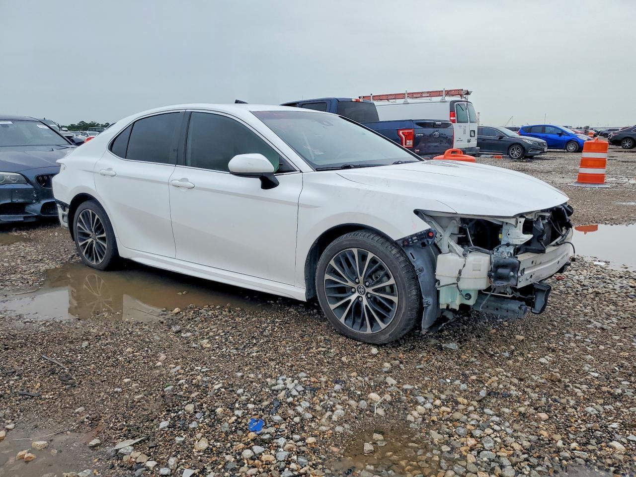 2020 Toyota Camry Se - Фото 4
