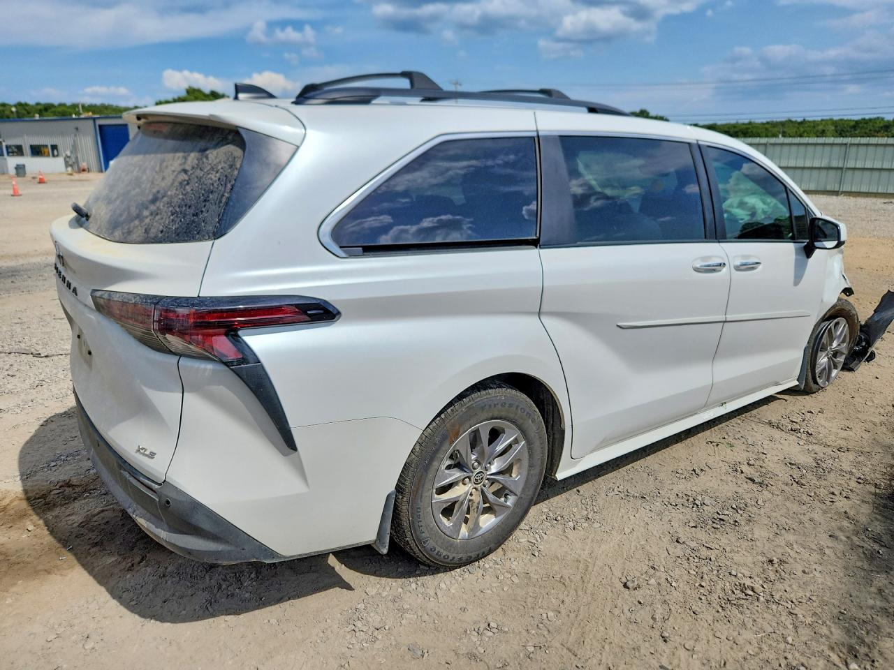 2025 Toyota Sienna Xle 8-Passenger - Фото 3