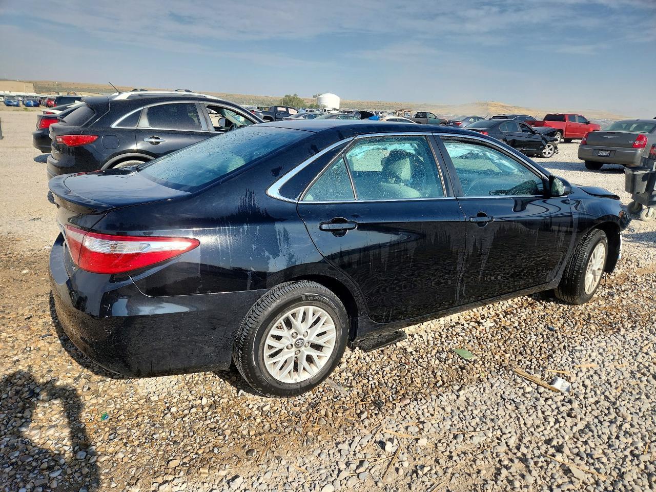 2017 Toyota Camry Le - Фото 3