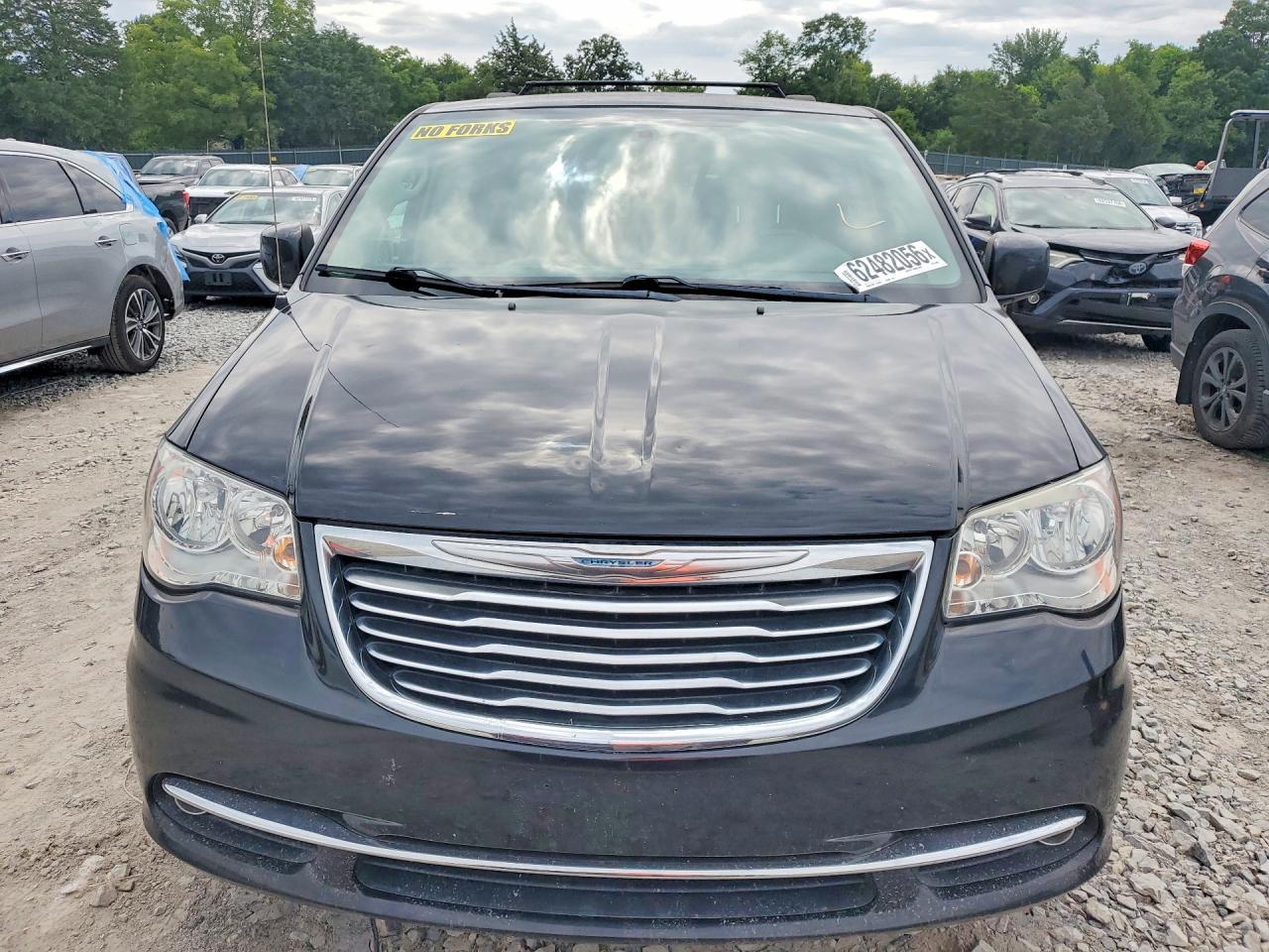 2015 Chrysler Town & Country Touring - Image 5