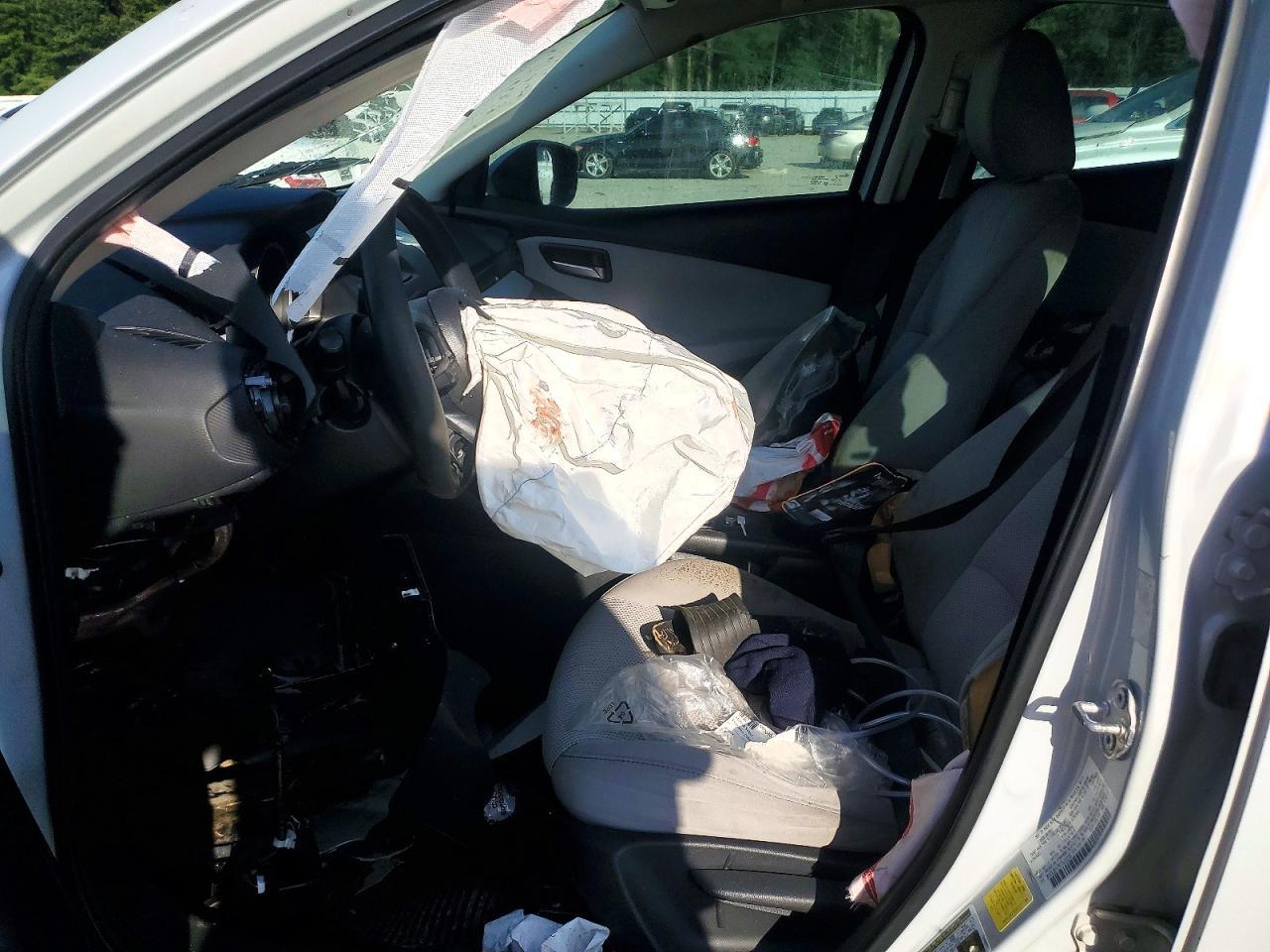 2019 Toyota Yaris L - Image 7