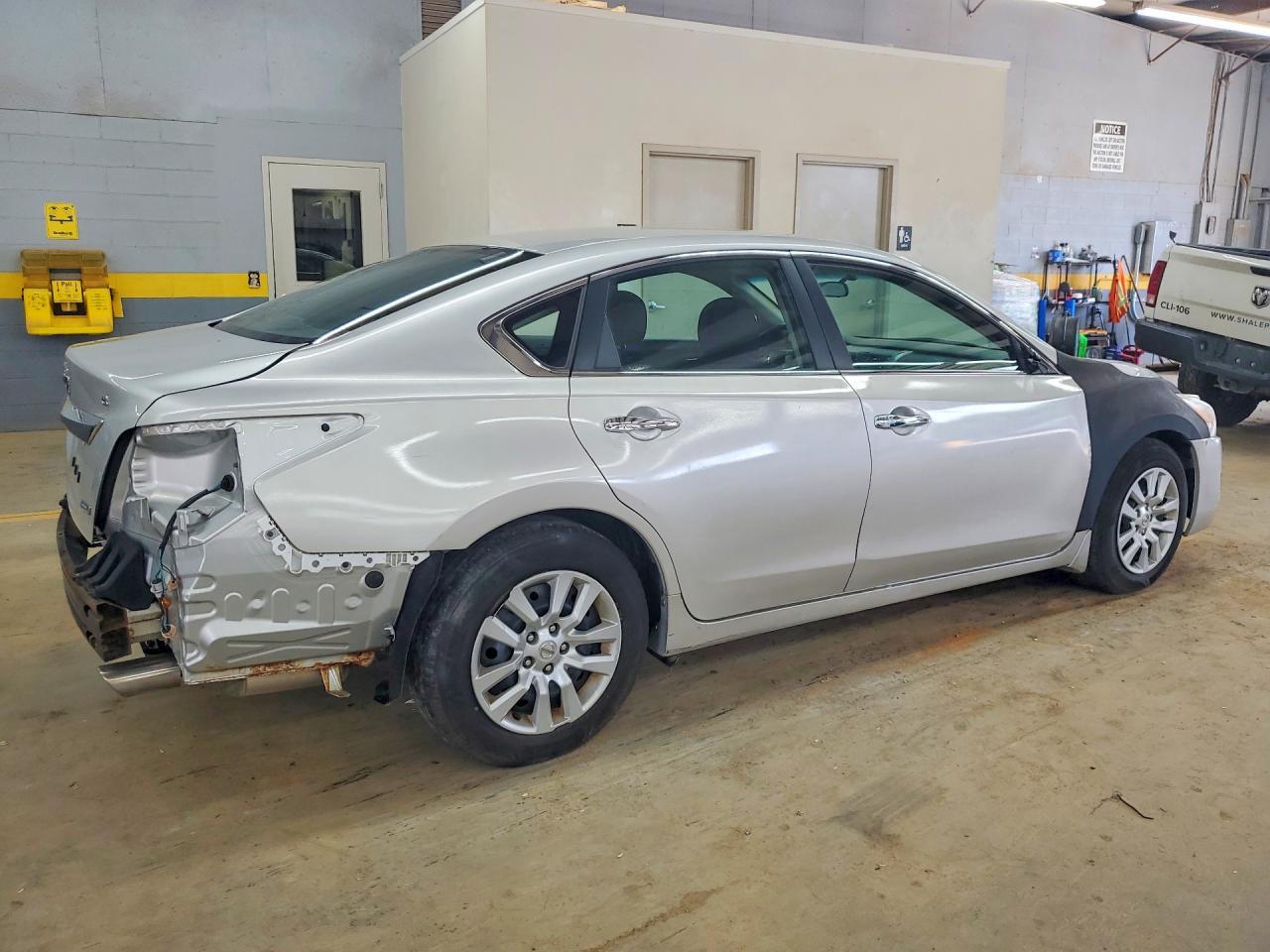 2014 Nissan Altima 2.5 - Image 3