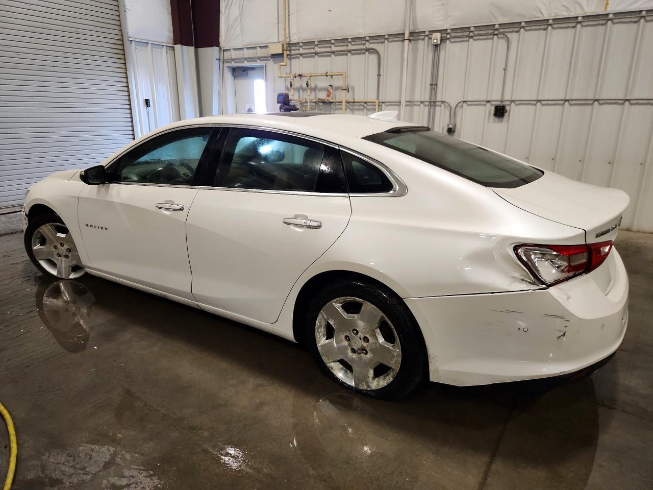 2016 Chevrolet Malibu Premier - Фото 2