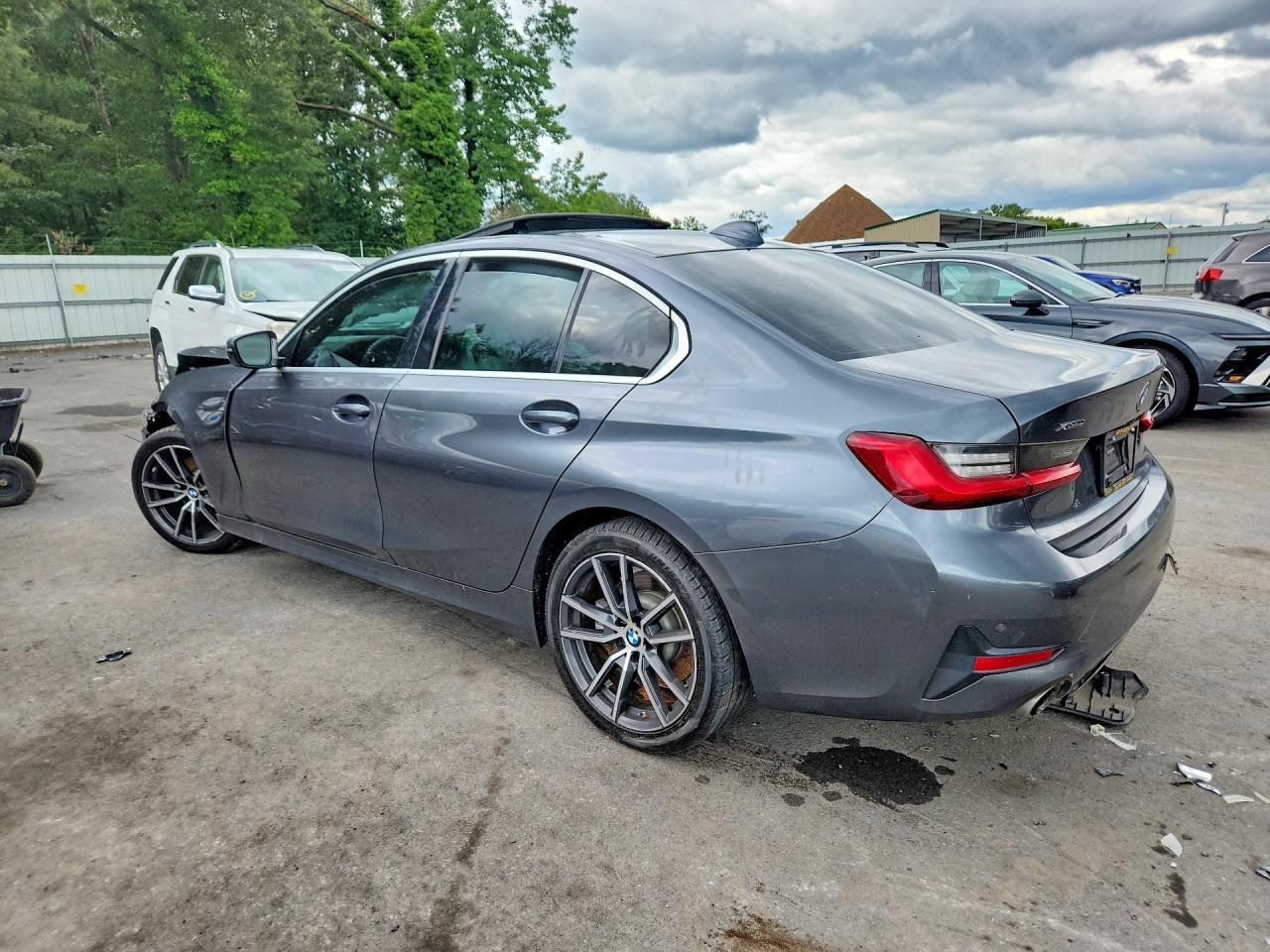 2020 BMW 330Xi - Image 2