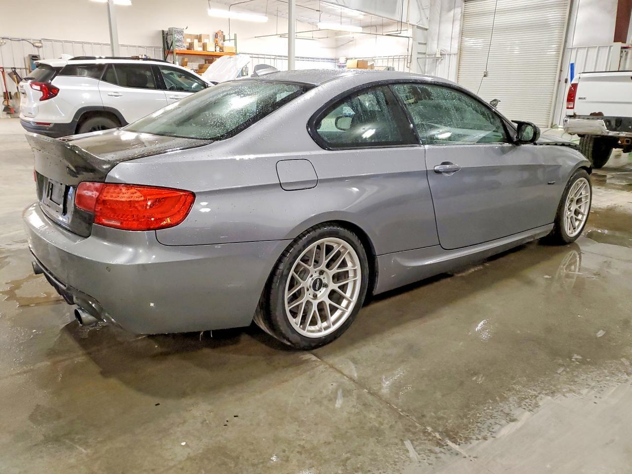 2010 BMW 335 I - Image 3