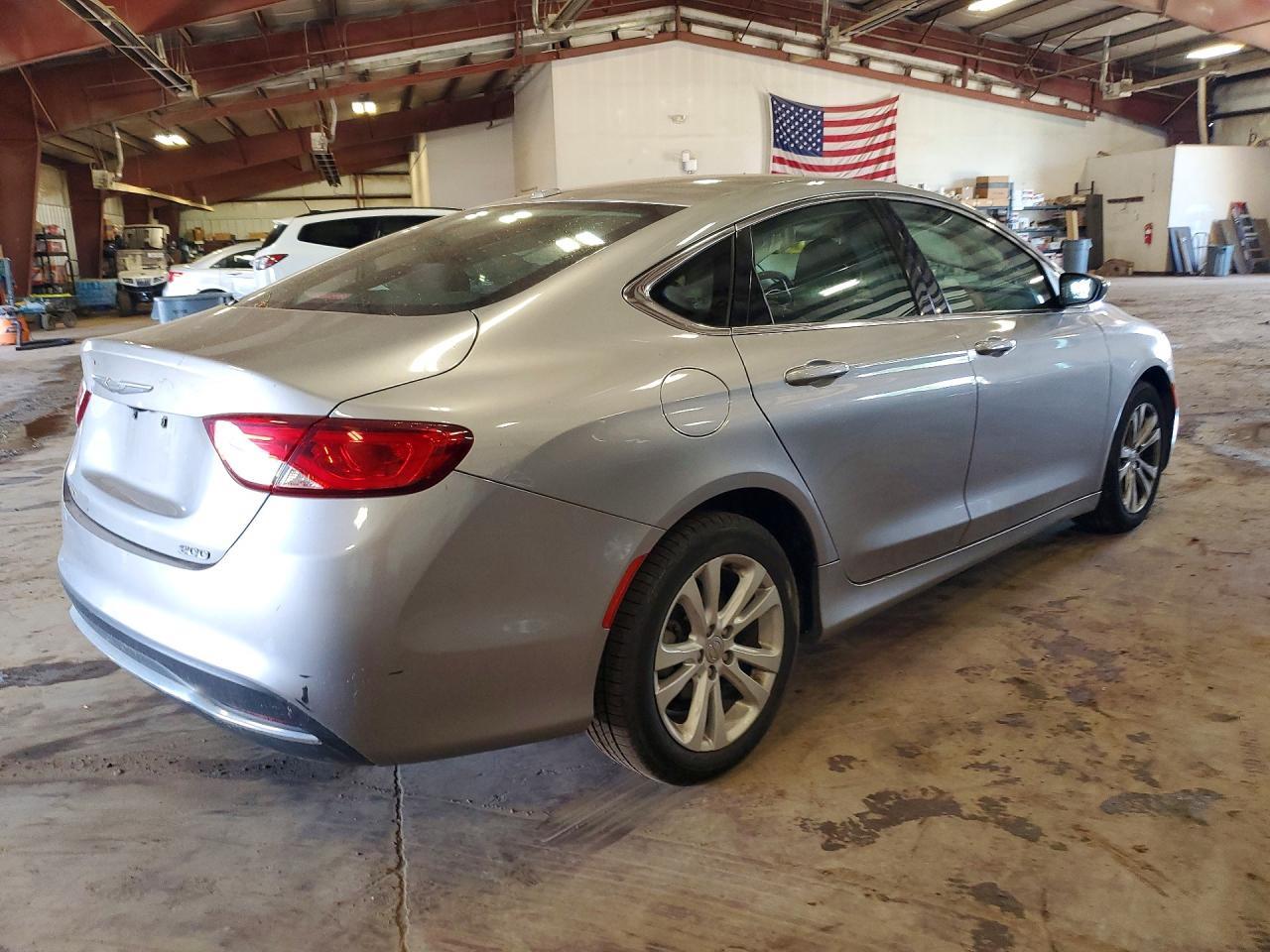 2015 Chrysler 200 Limited - Фото 3