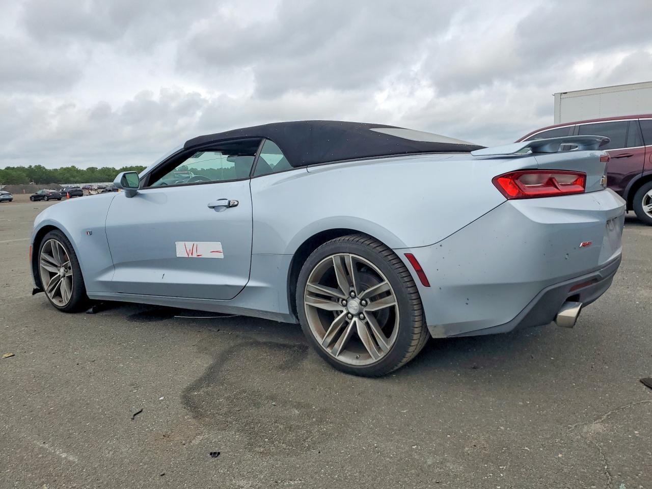 2018 Chevrolet Camaro Lt - Image 2