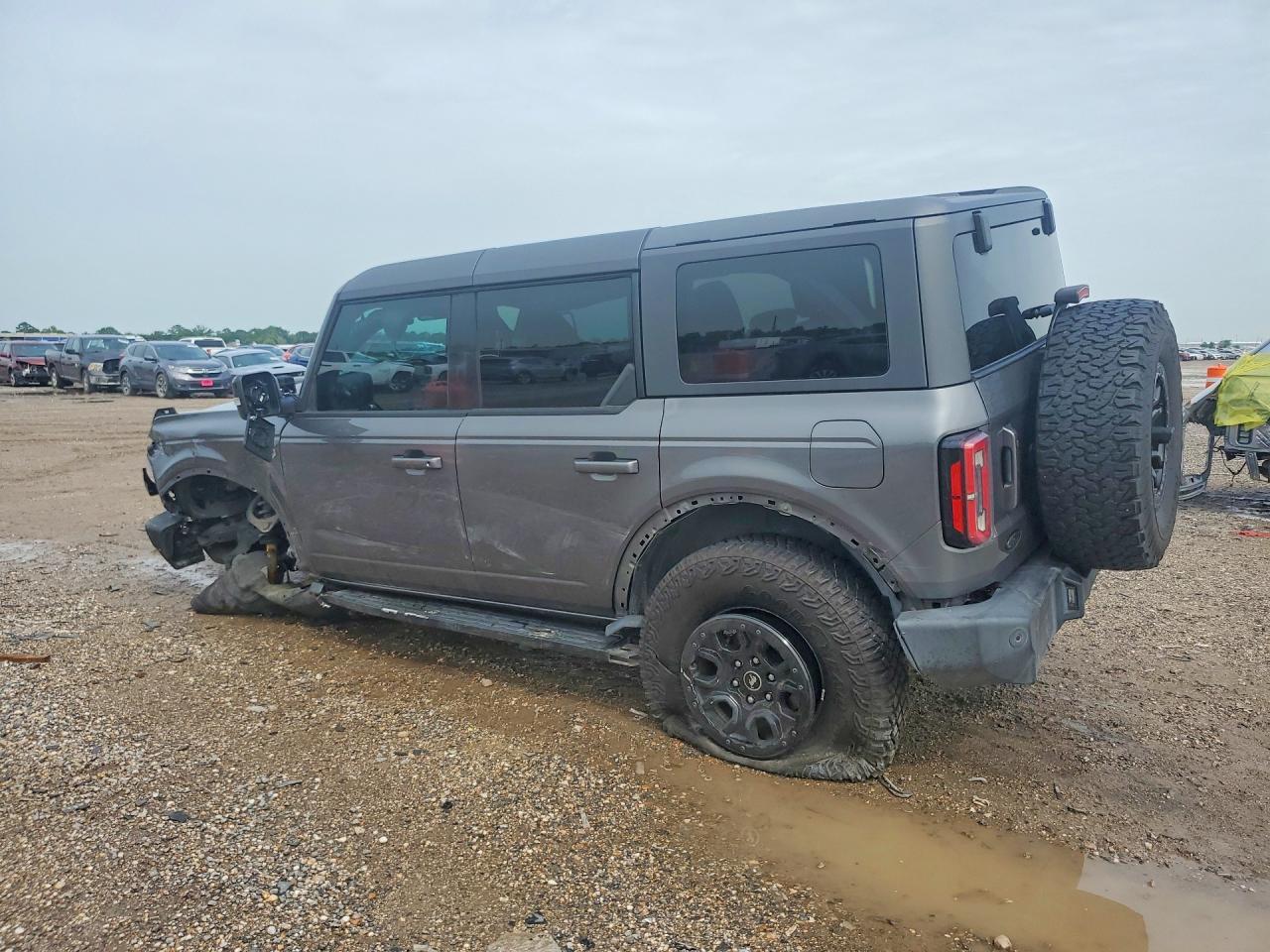 2021 Ford Bronco - Image 2