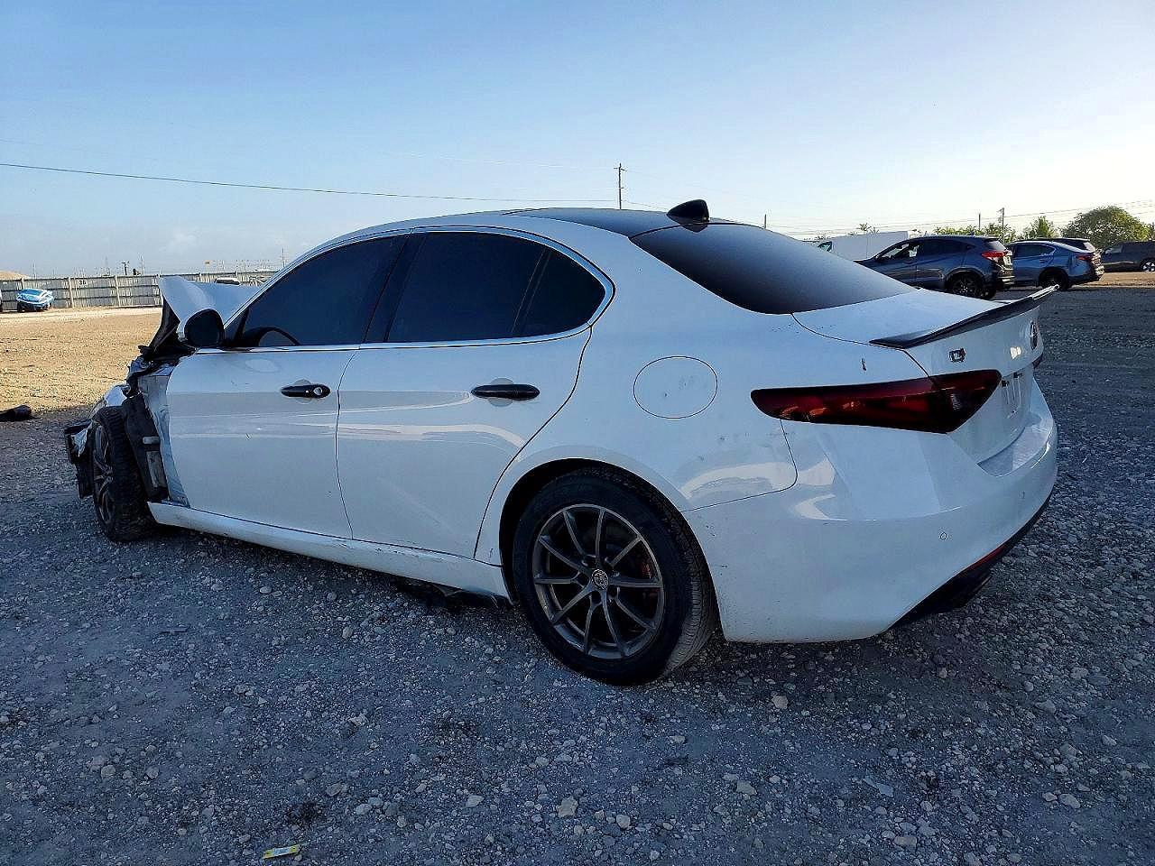 2018 Alfa Romeo Giulia Q4 - Фото 2