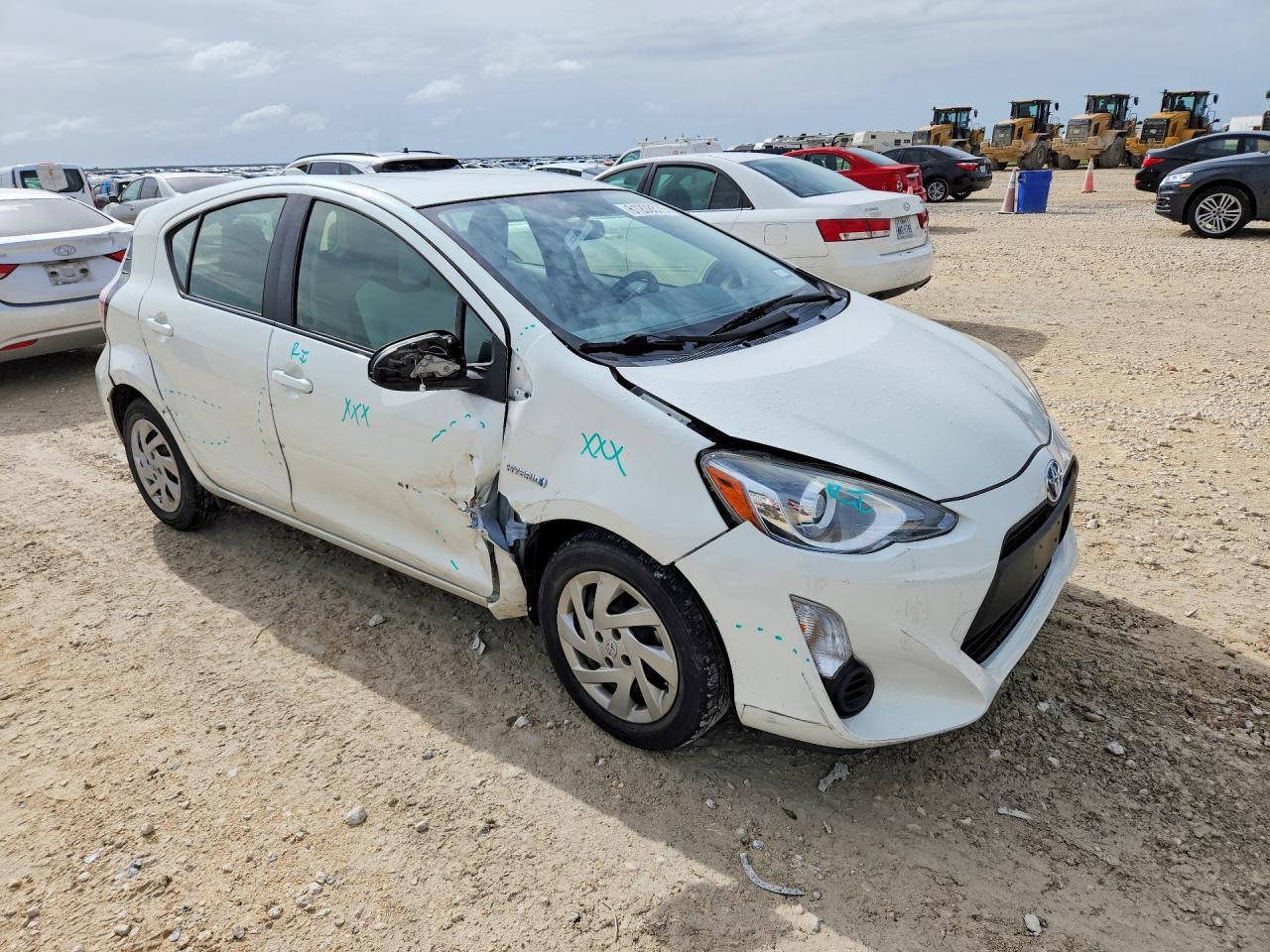 2015 Toyota Prius C One - Фото 4