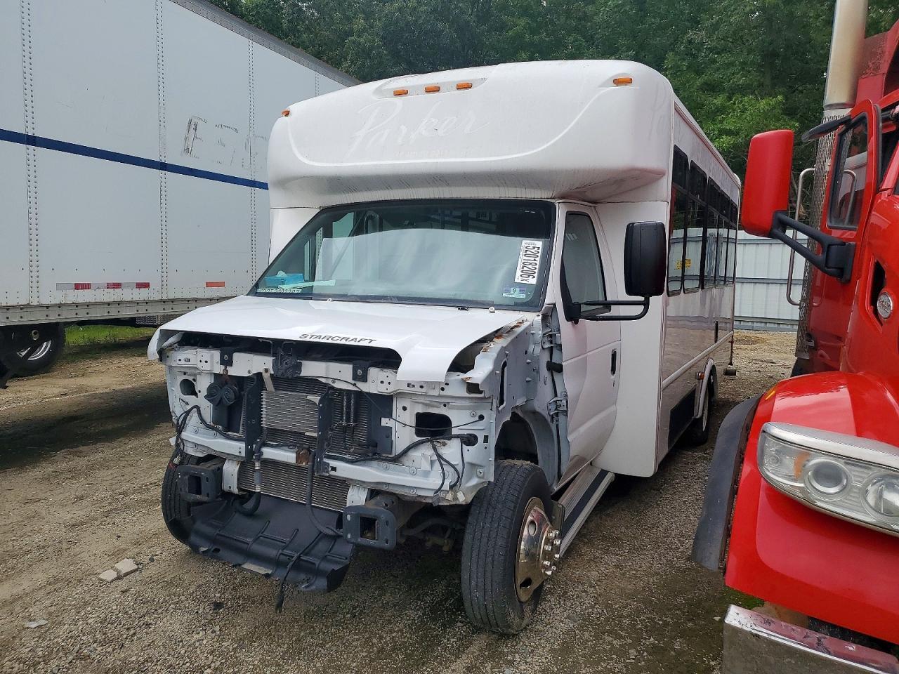 2016 Ford Econoline E450 Super Duty Cutaway Van - Image 3