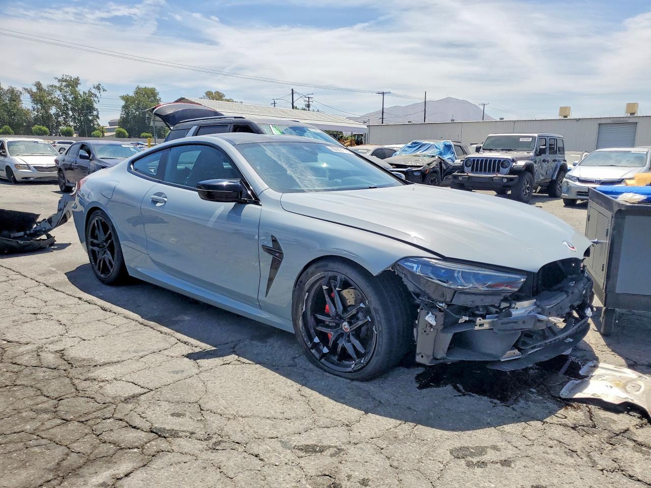 2023 BMW M8 - Фото 4