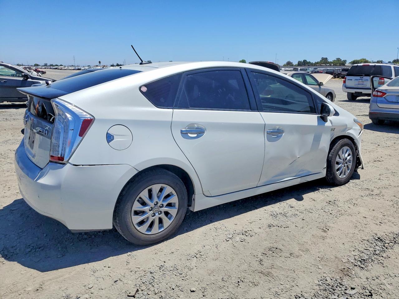 2013 Toyota Prius Plug-In Hybrid Base - Image 3