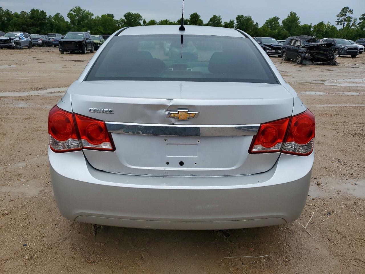 2014 Chevrolet Cruze Ls - Image 6