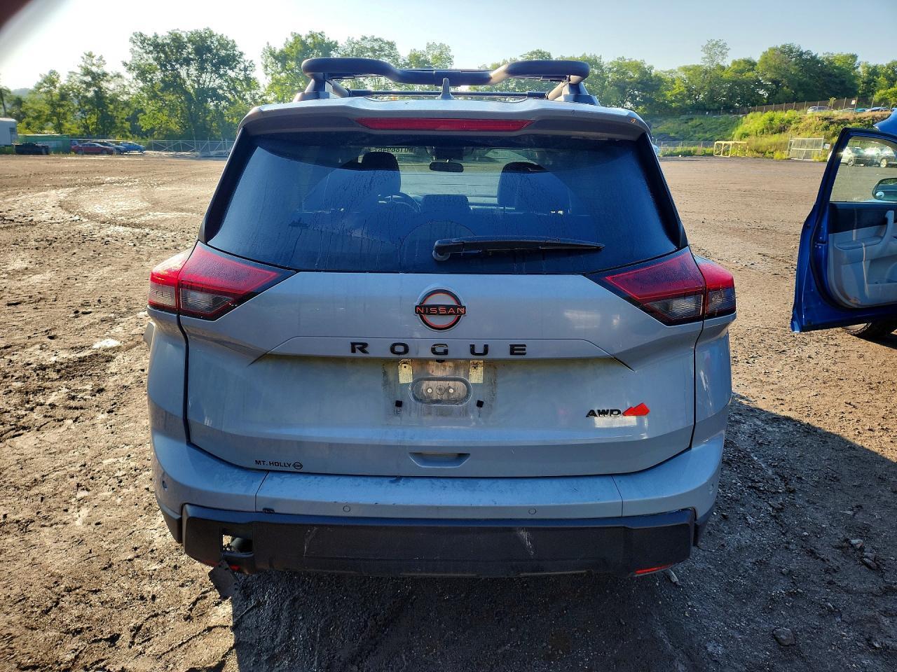 2025 Nissan Rogue Rock Creek - Image 6