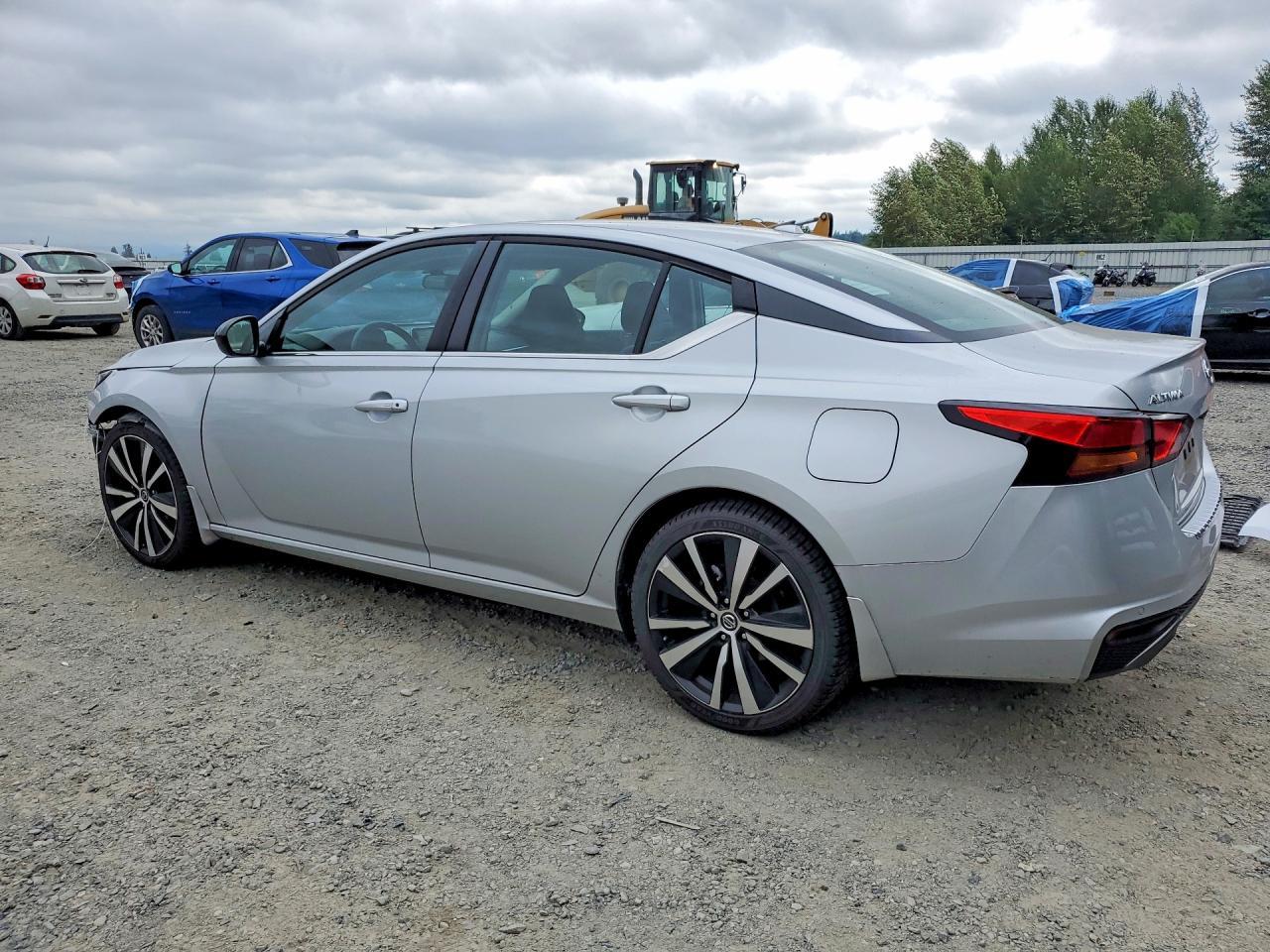 2022 Nissan Altima Sr - Image 2