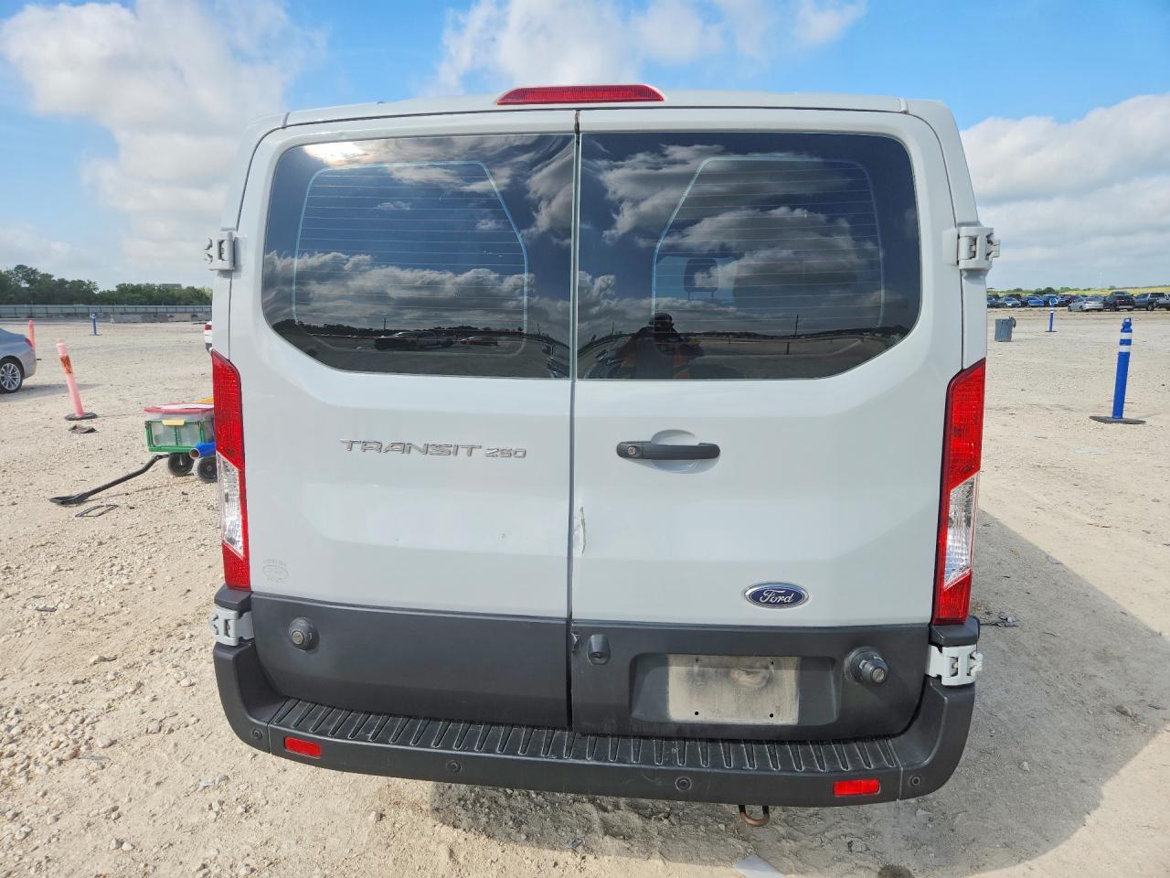 2023 Ford Transit 250 Delivery Van - Фото 6