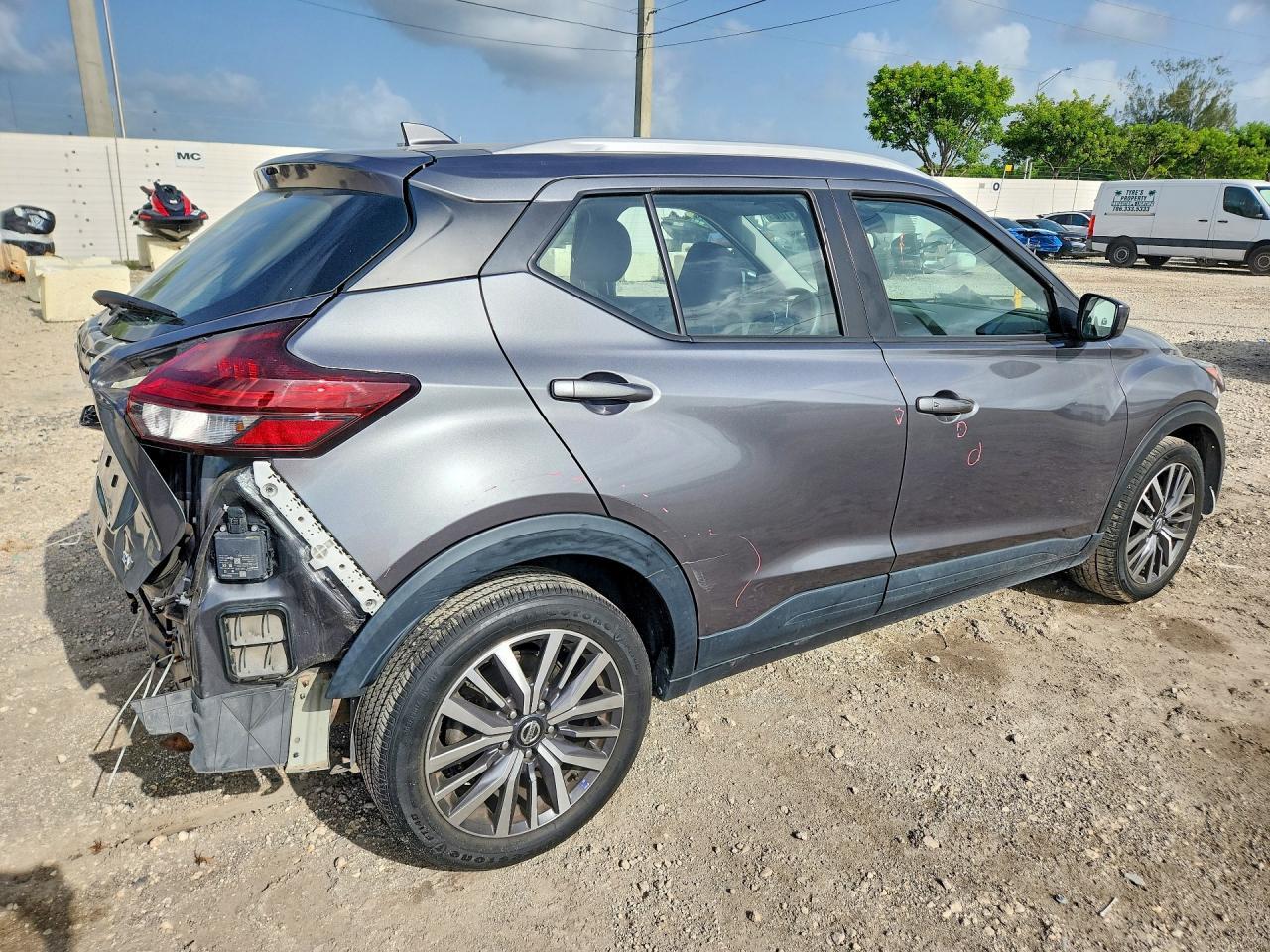 2021 Nissan Kicks Sv - Image 3
