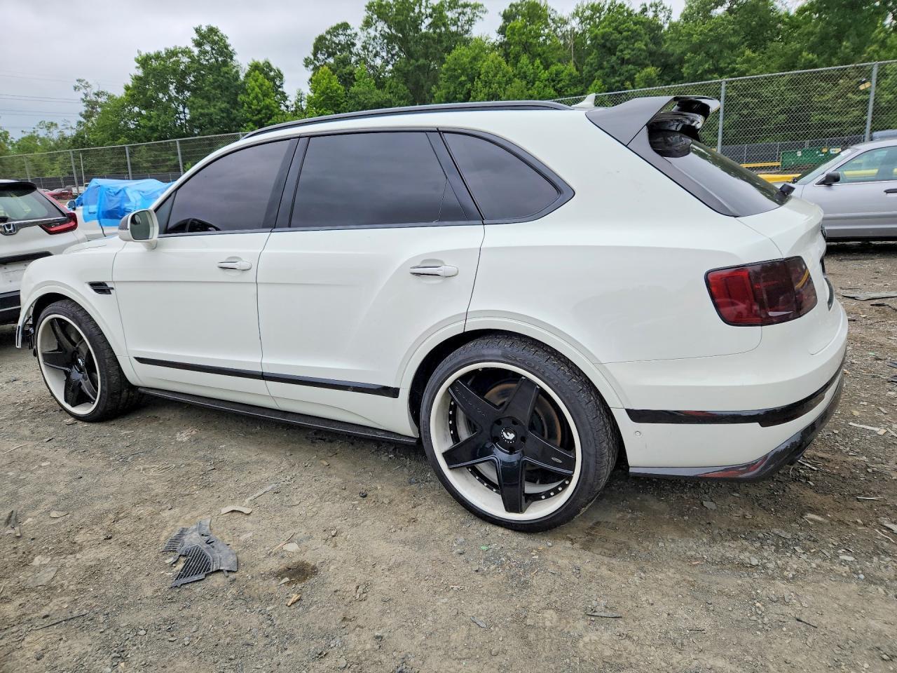 2017 Bentley Bentayga - Фото 2