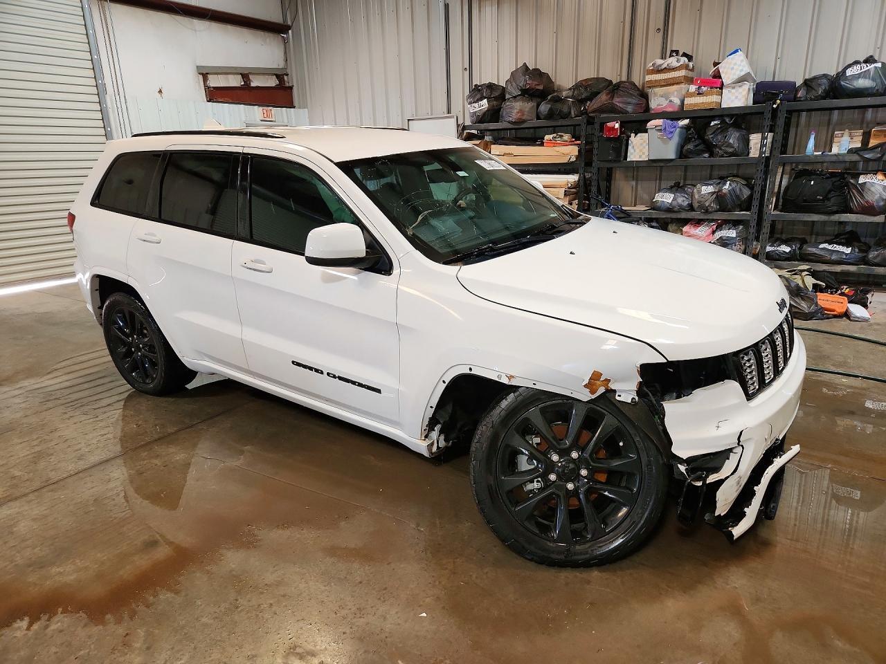 2018 Jeep Grand Cherokee Laredo - Image 4