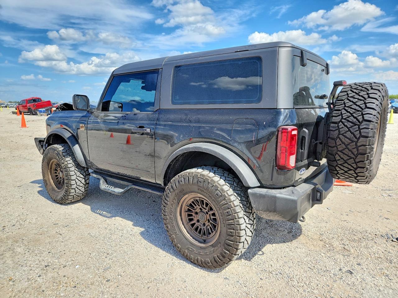 2025 Ford Bronco - Image 2