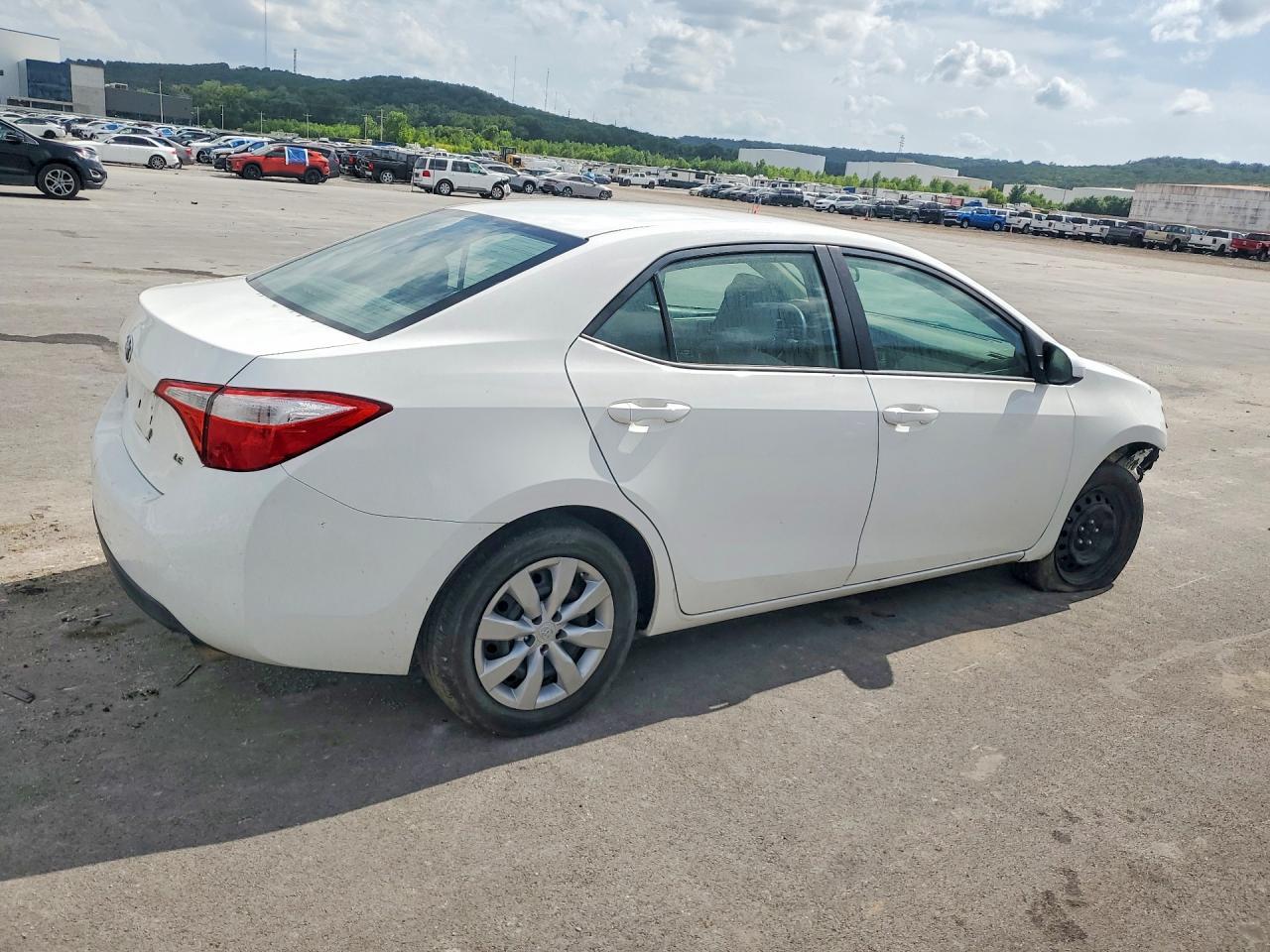 2015 Toyota Corolla Le - Фото 3
