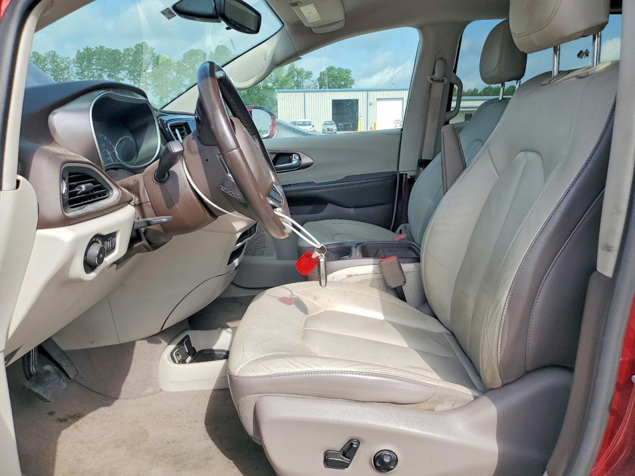 2017 Chrysler Pacifica Touring L - Image 7